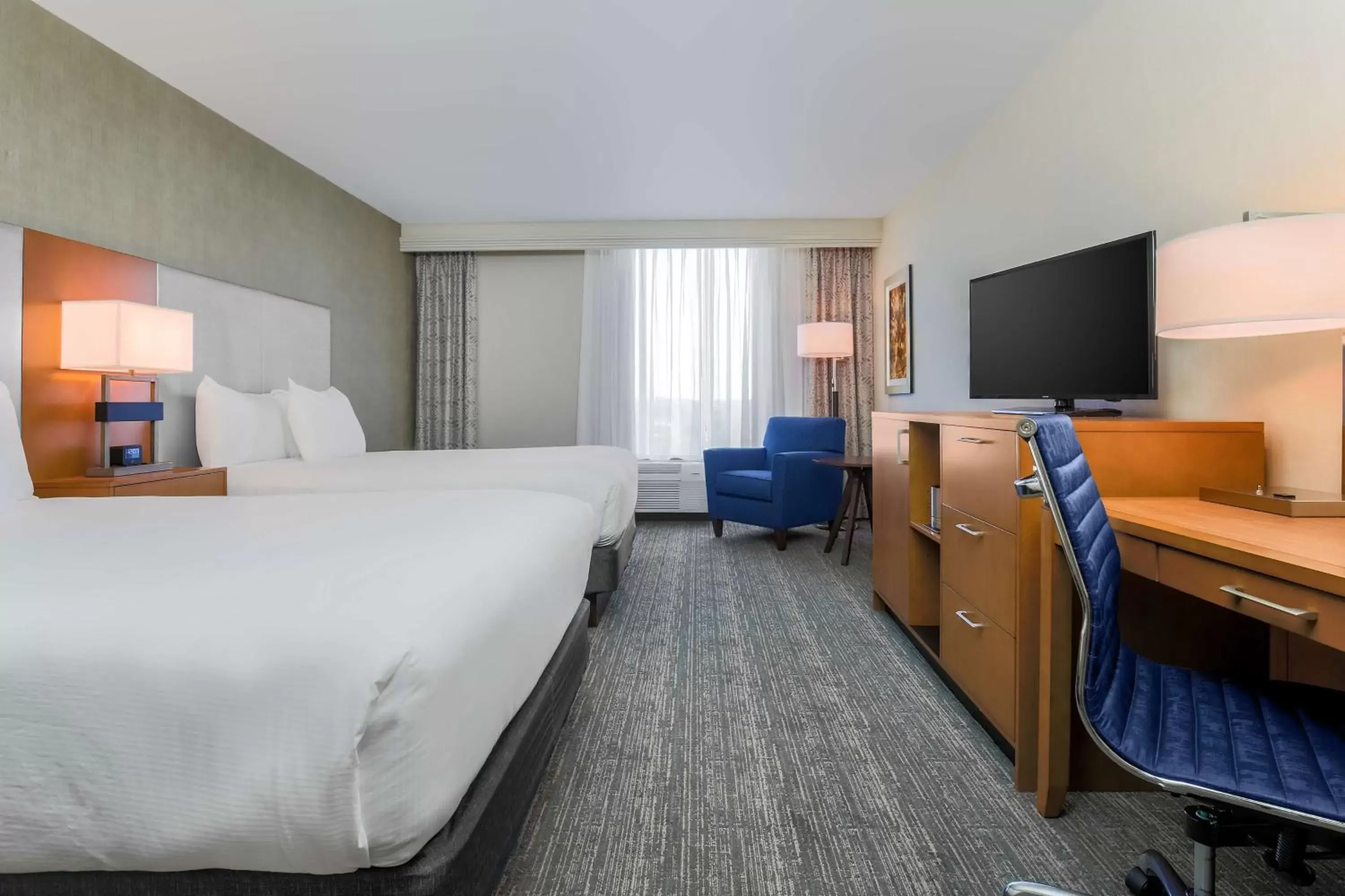 Bedroom, Bed in DoubleTree by Hilton Atlanta Airport