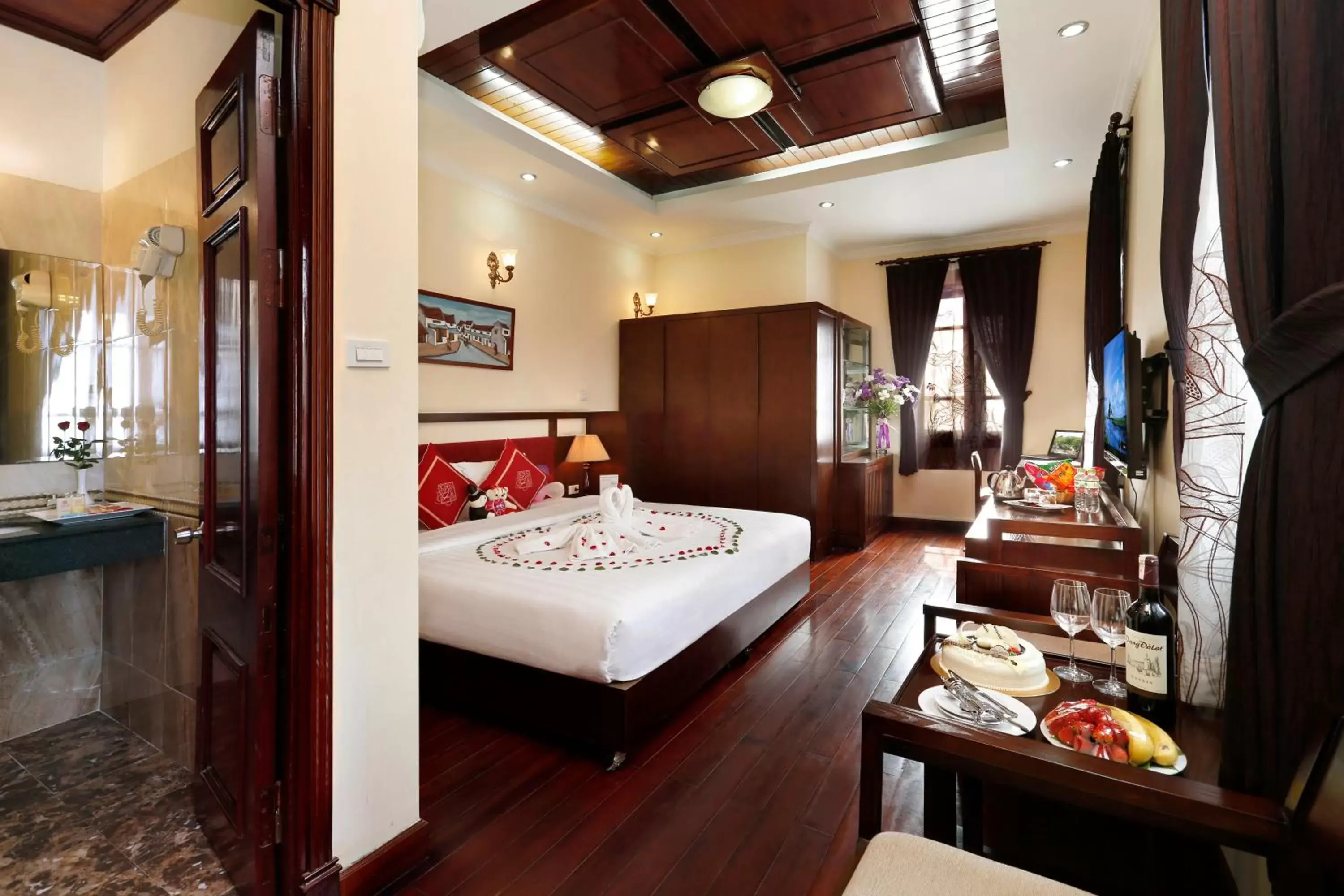 Suite with Balcony in Hanoi Posh Boutique Hotel