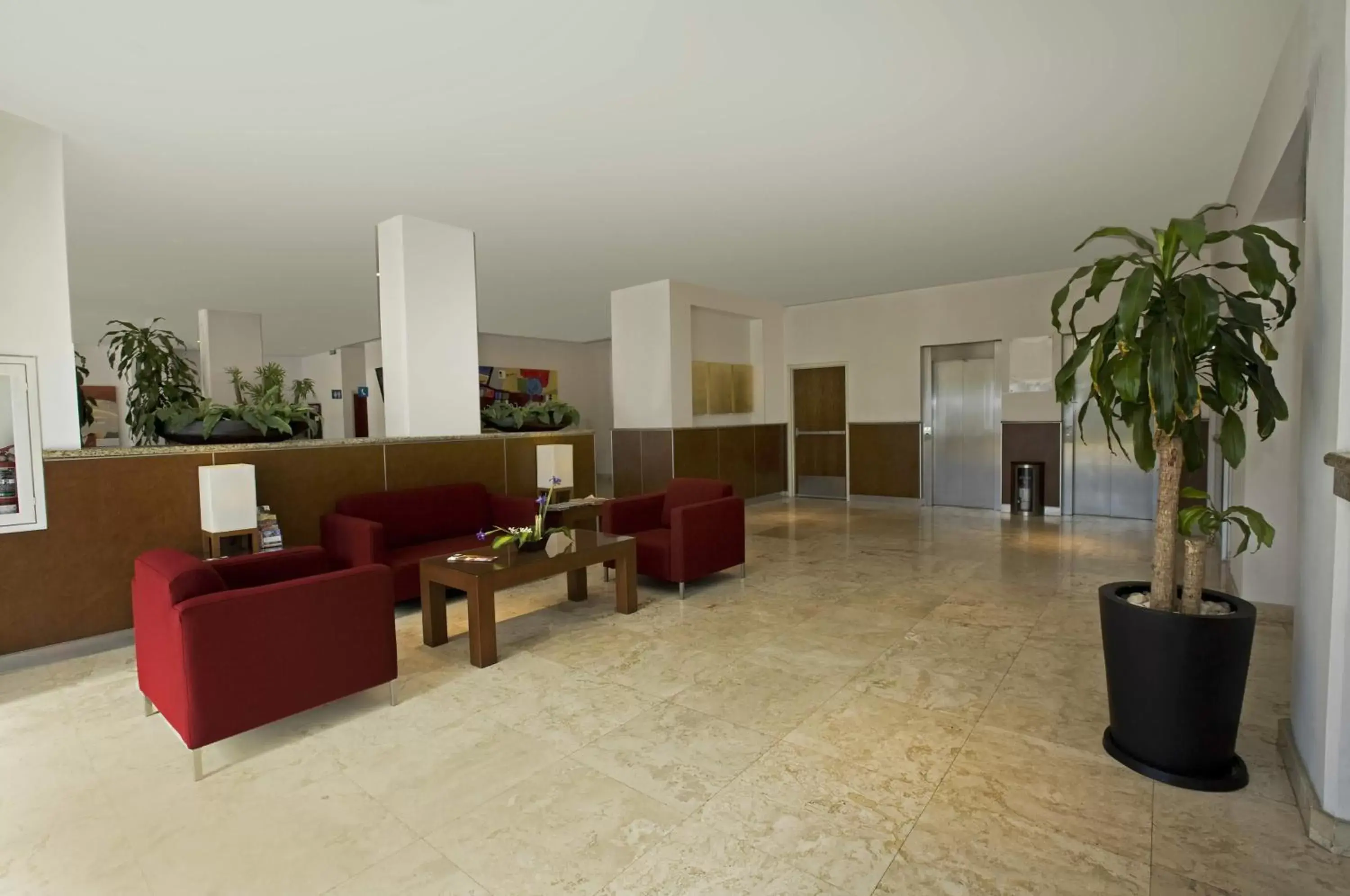 Lobby or reception, Lobby/Reception in One Queretaro Plaza Galerias