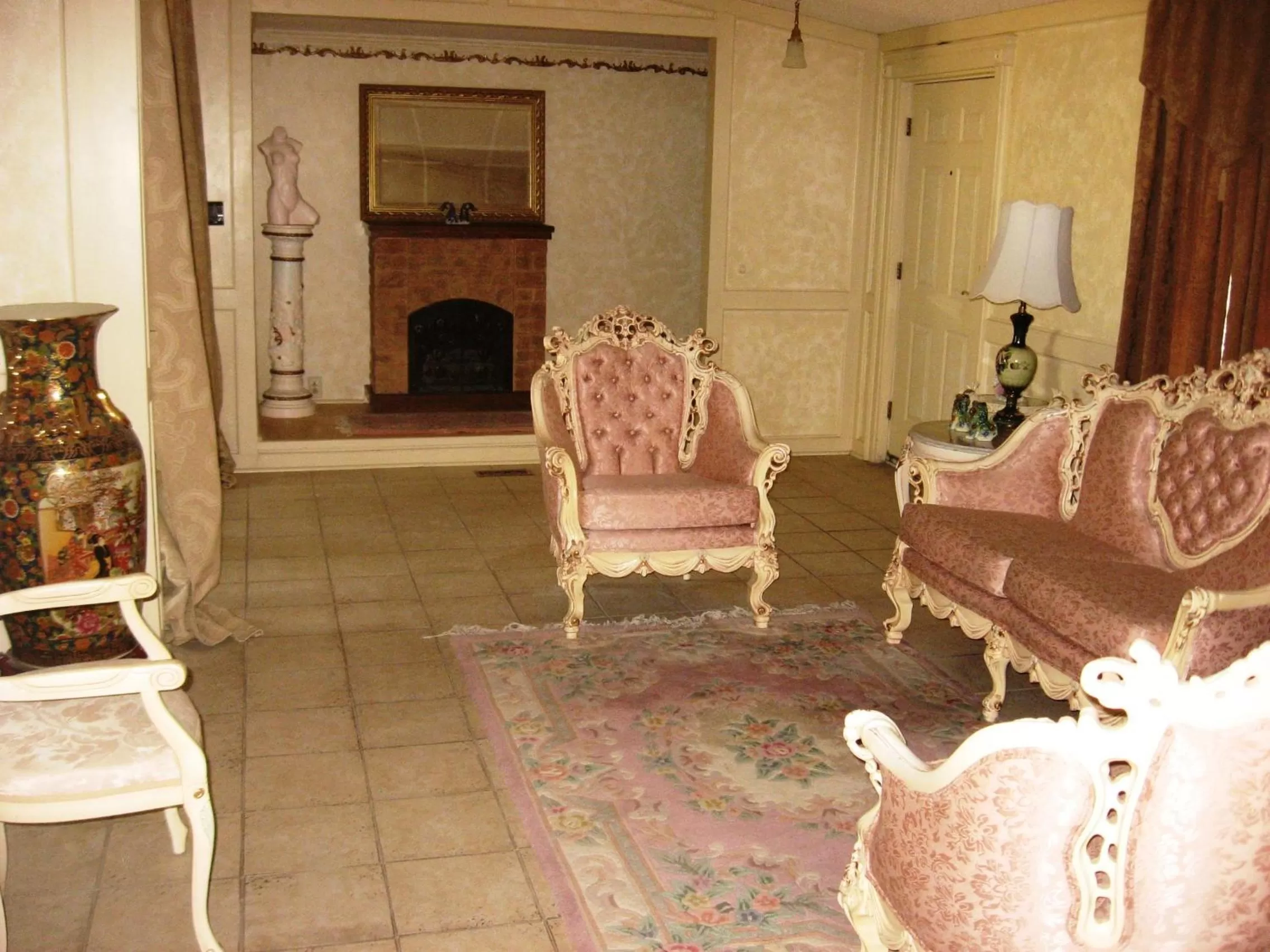 Seating area in Shady Lady Bed and Breakfast