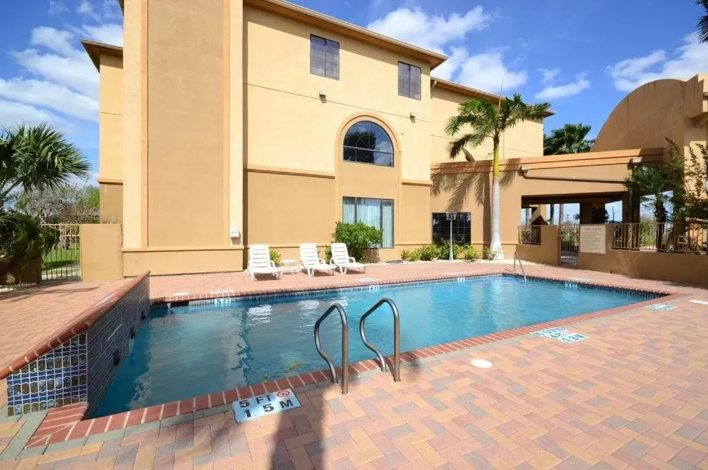 Swimming pool in Best Western Casa Villa Suites