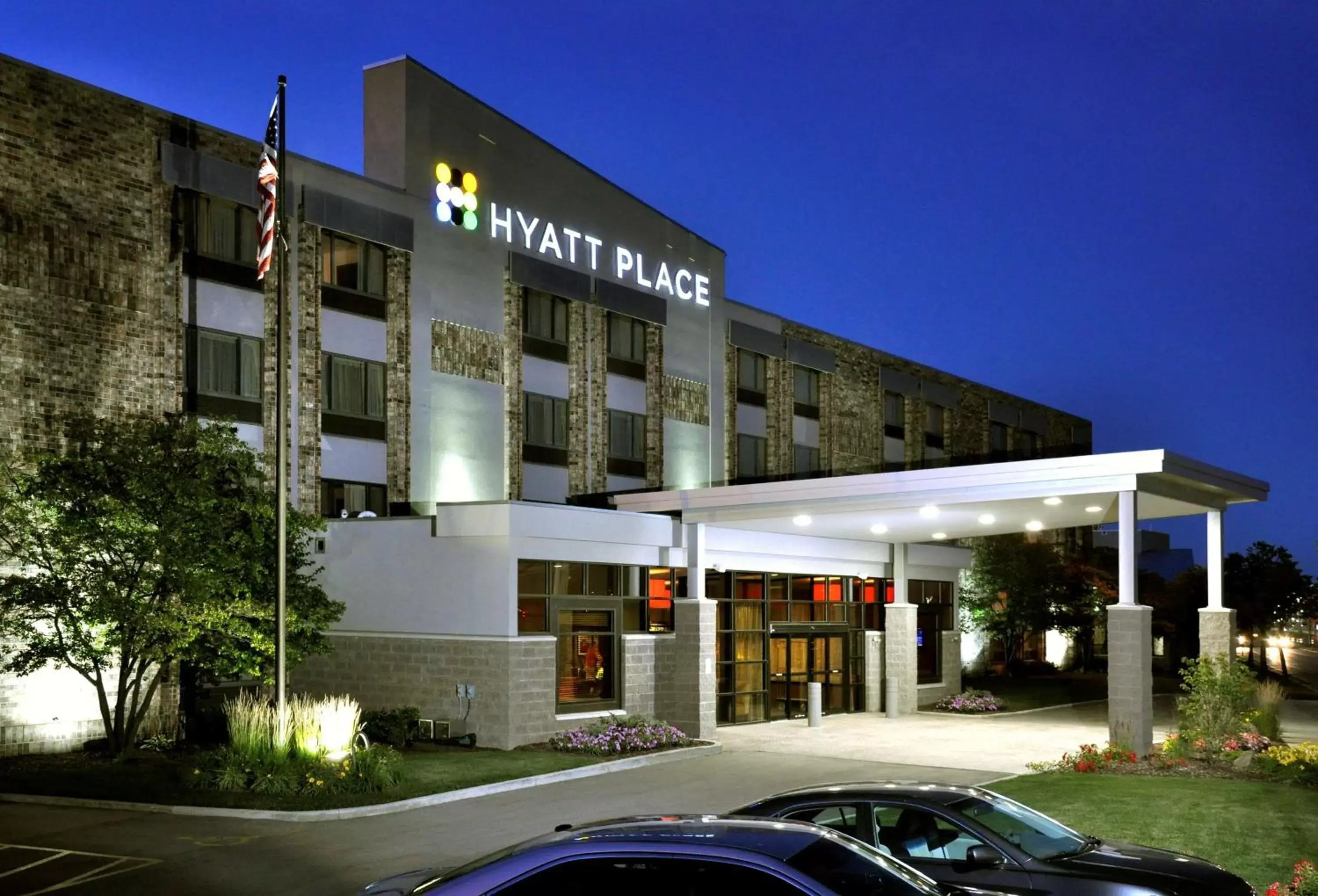 Property building in Hyatt Place Milwaukee Airport Property building in Hyatt Place Milwaukee Airport