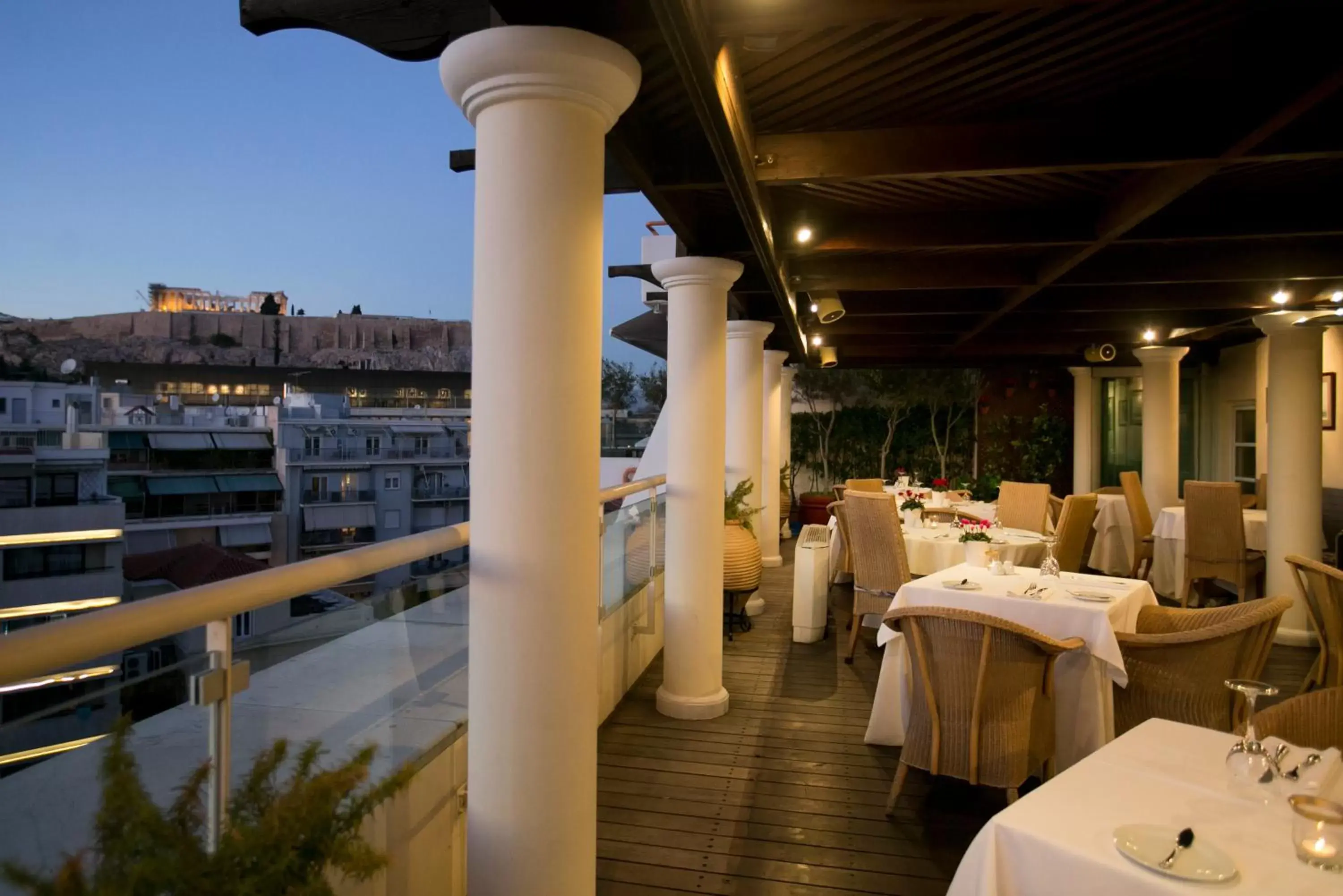 Restaurant/Places to Eat in Hera Hotel