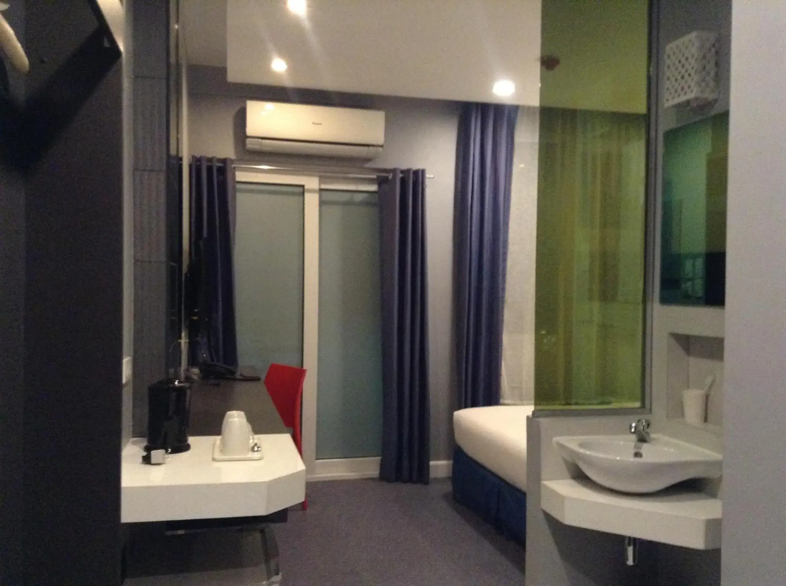 Bedroom, Bathroom in Leez Inn Malate