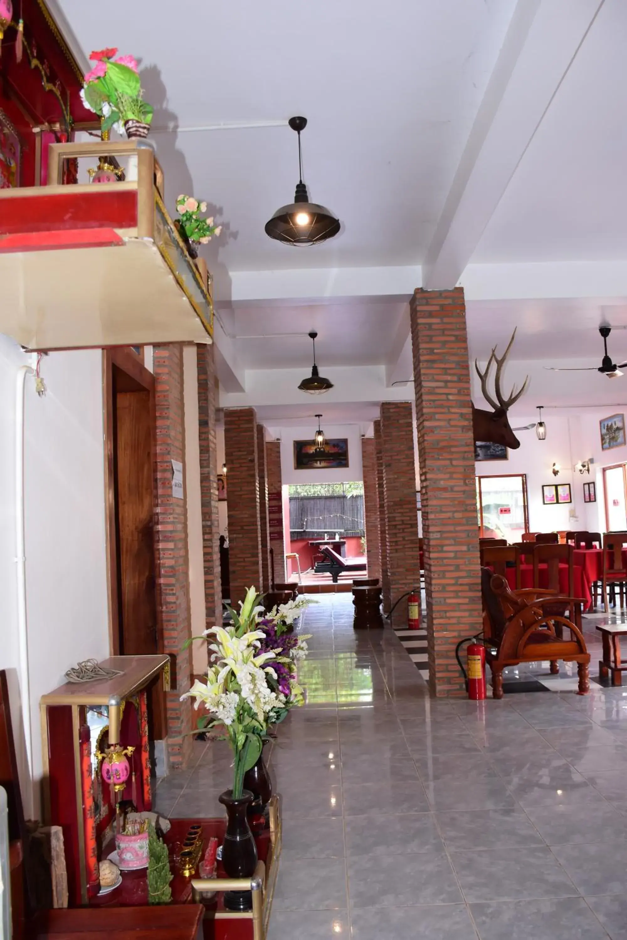 Restaurant/Places to Eat in Bou Savy Guesthouse