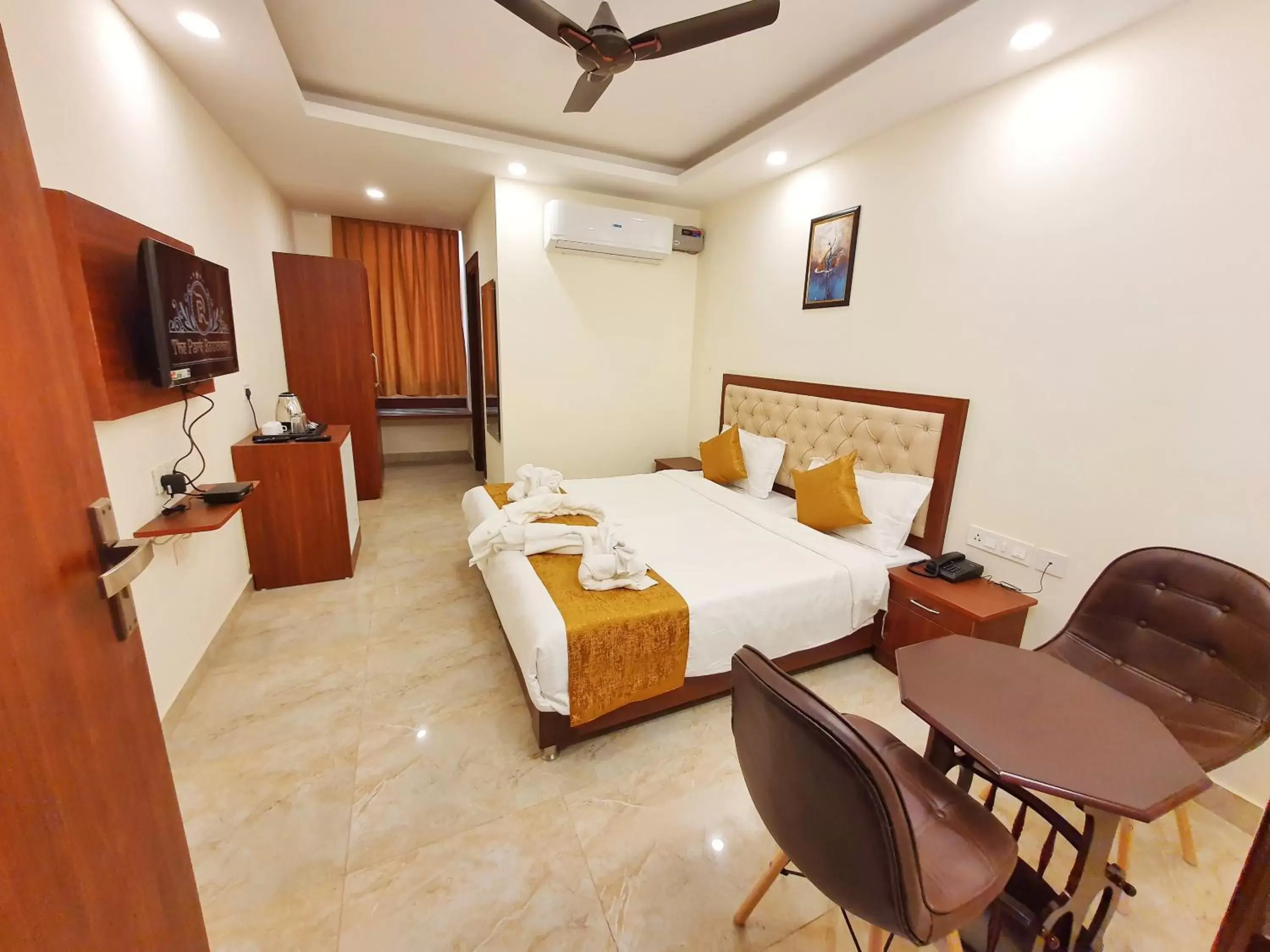 Photo of the whole room, Bed in The Park Residency Photo of the whole room, Bed in The Park Residency