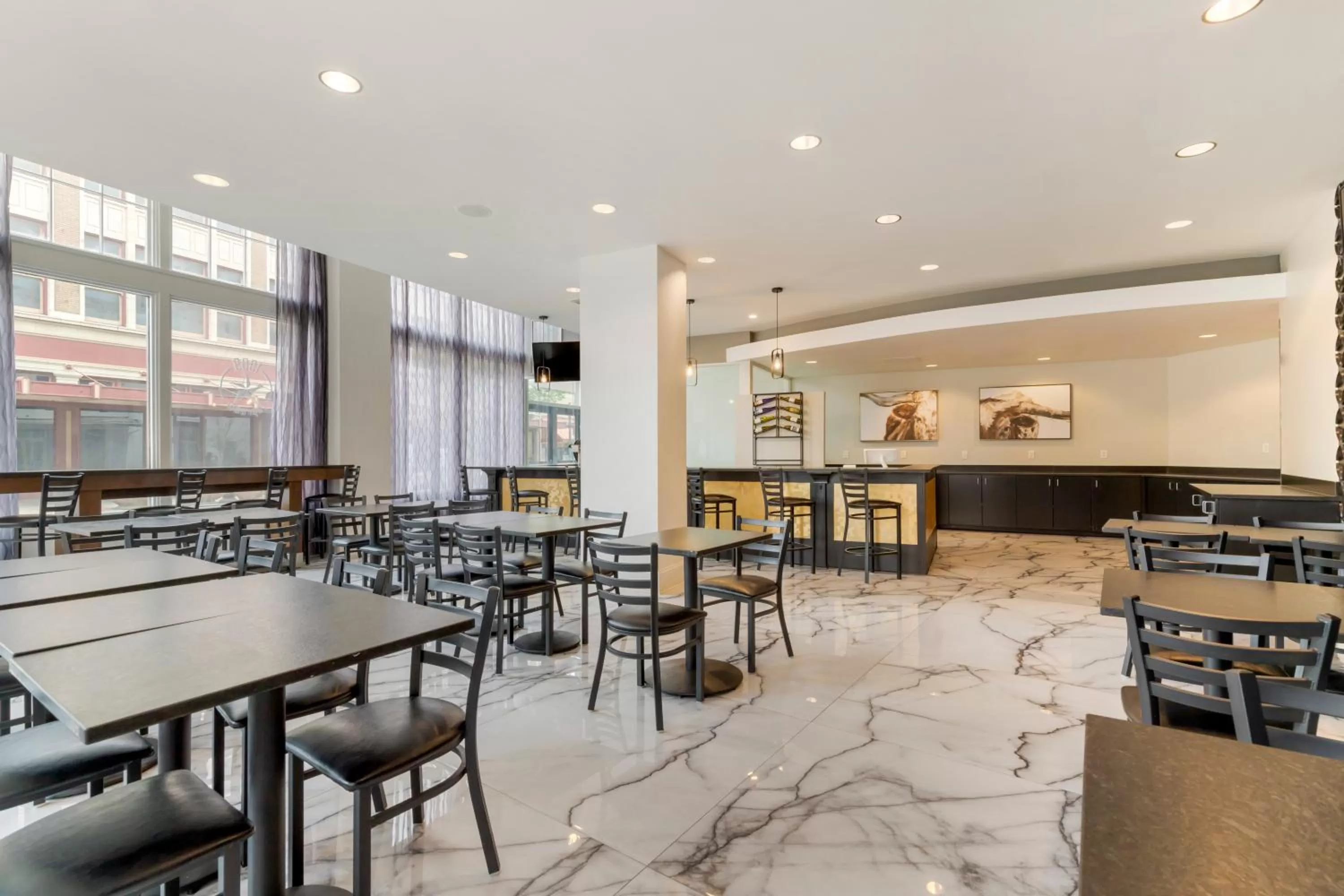 Dining area in Hotel Gibbs Downtown Riverwalk