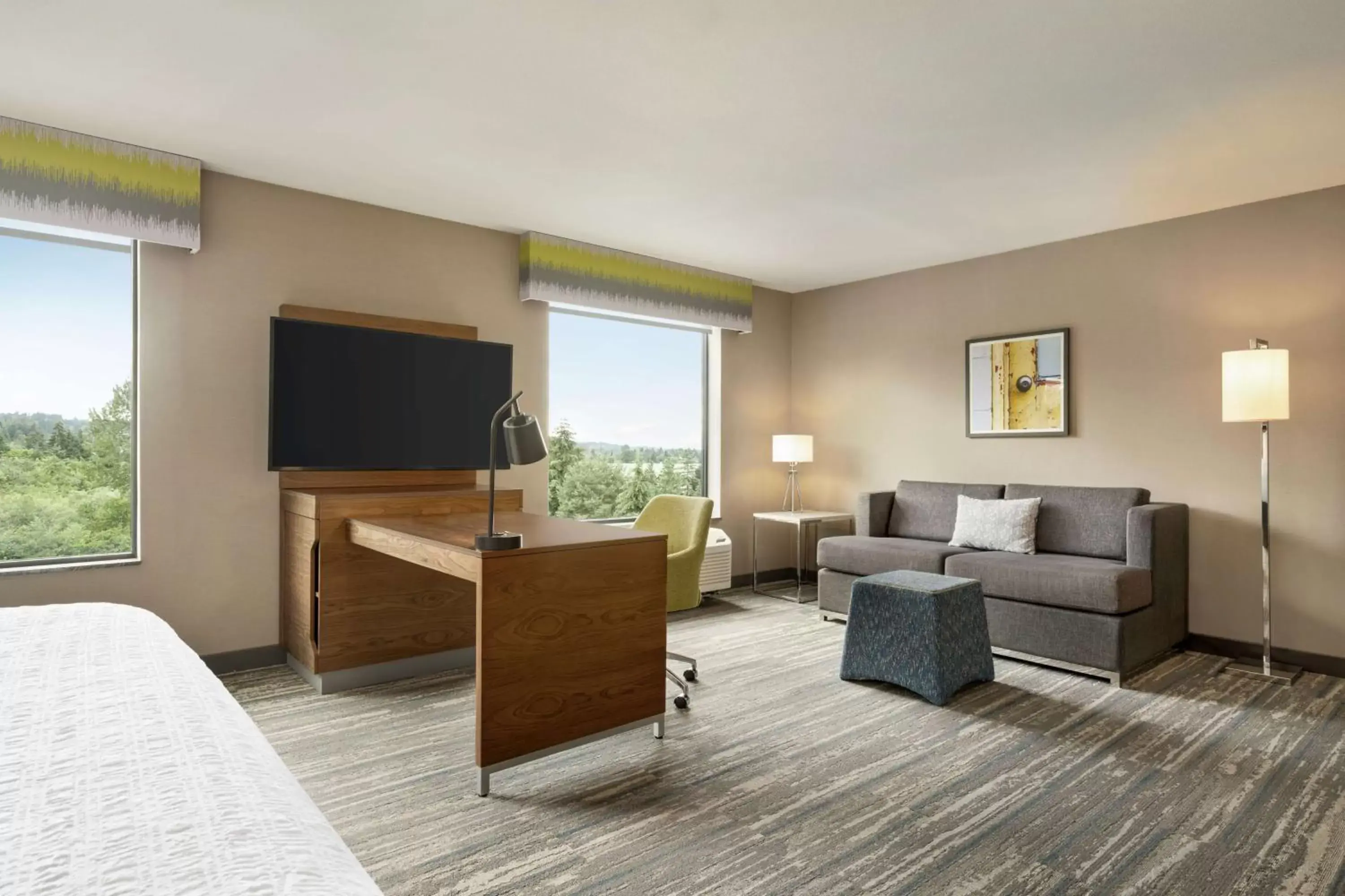 Bedroom, Seating Area in Hampton Inn & Suites Tacoma/Puyallup