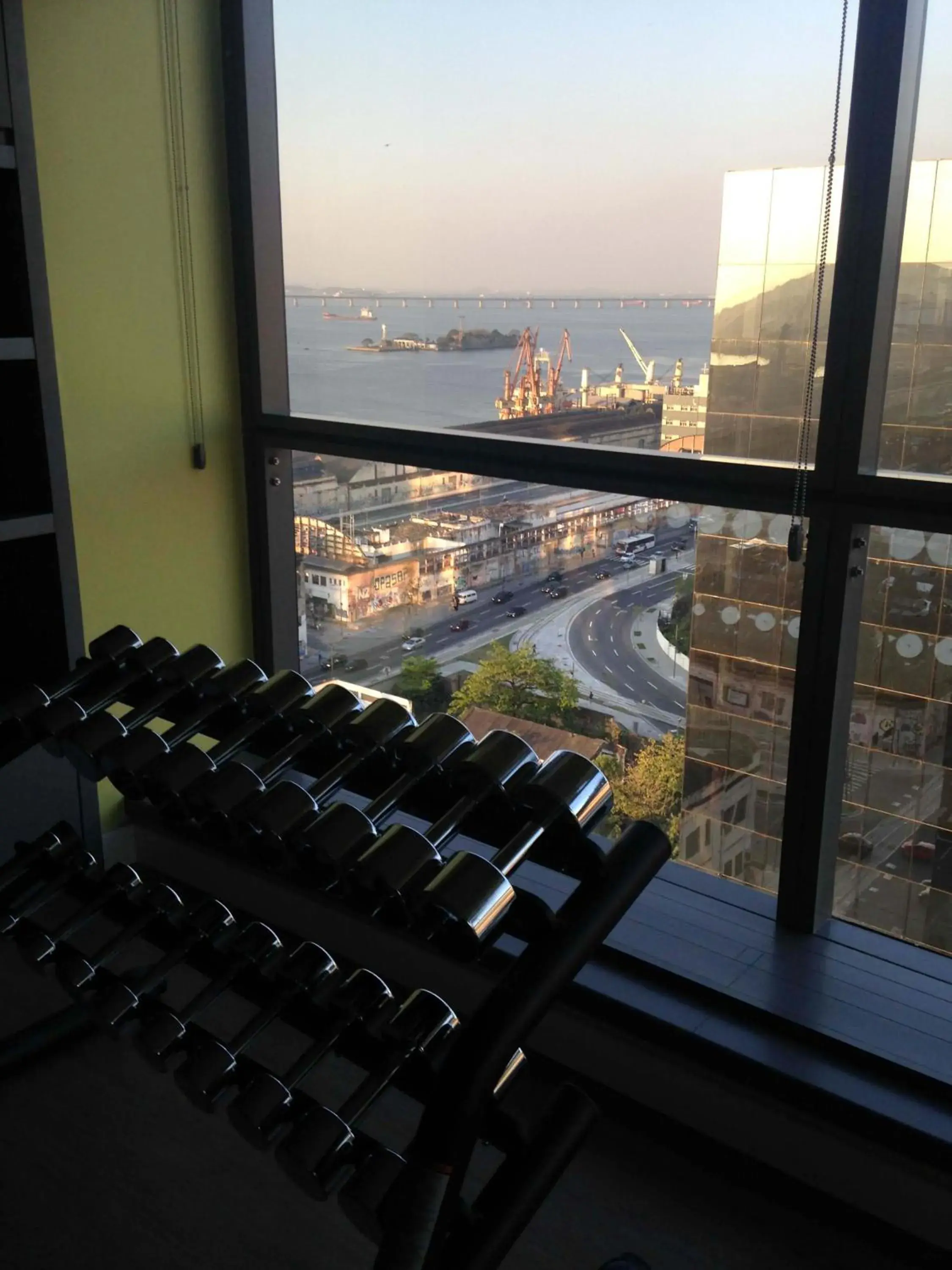 Fitness centre/facilities, Balcony/Terrace in Novotel RJ Porto Atlantico