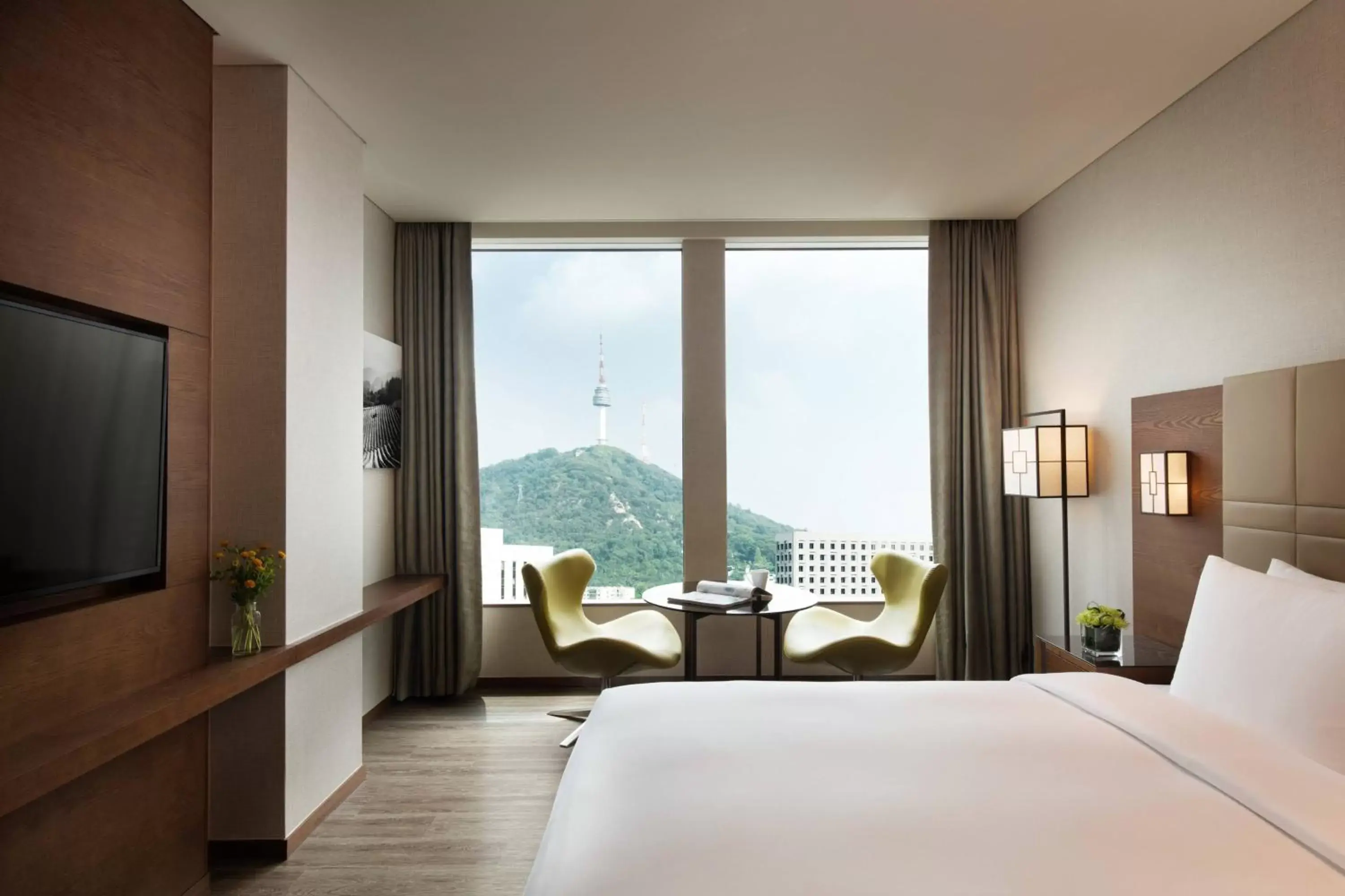 Photo of the whole room, Mountain View in Courtyard by Marriott Seoul Namdaemun