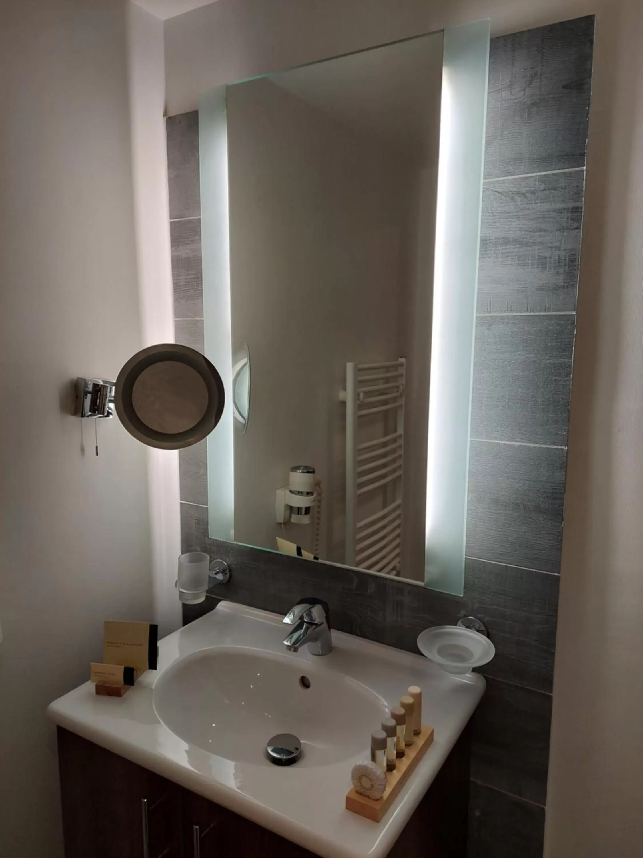 Bathroom in Hotel Carre Noir