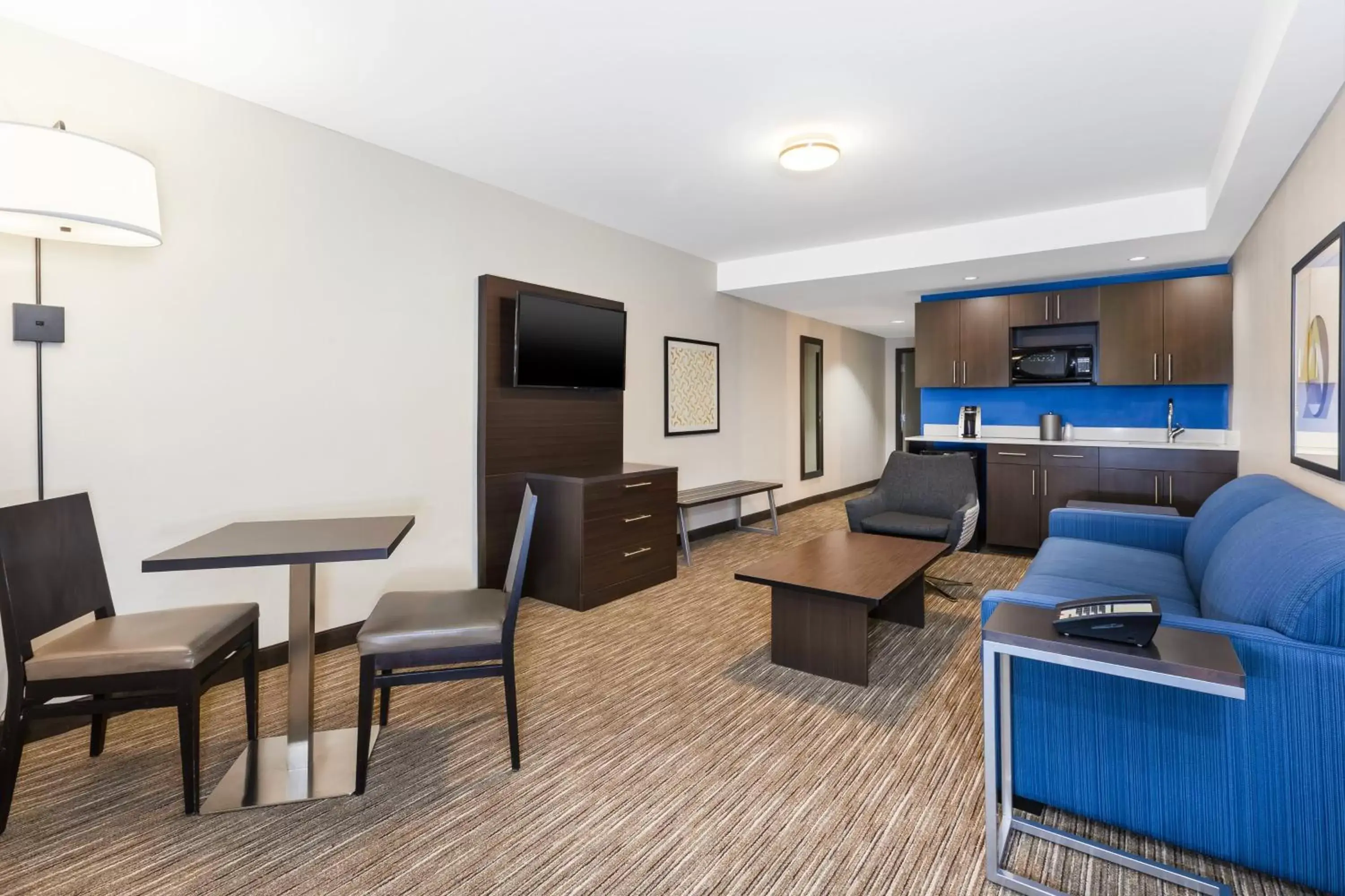 Photo of the whole room, Seating Area in Holiday Inn Express Winnipeg Airport - Polo Park, an IHG Hotel