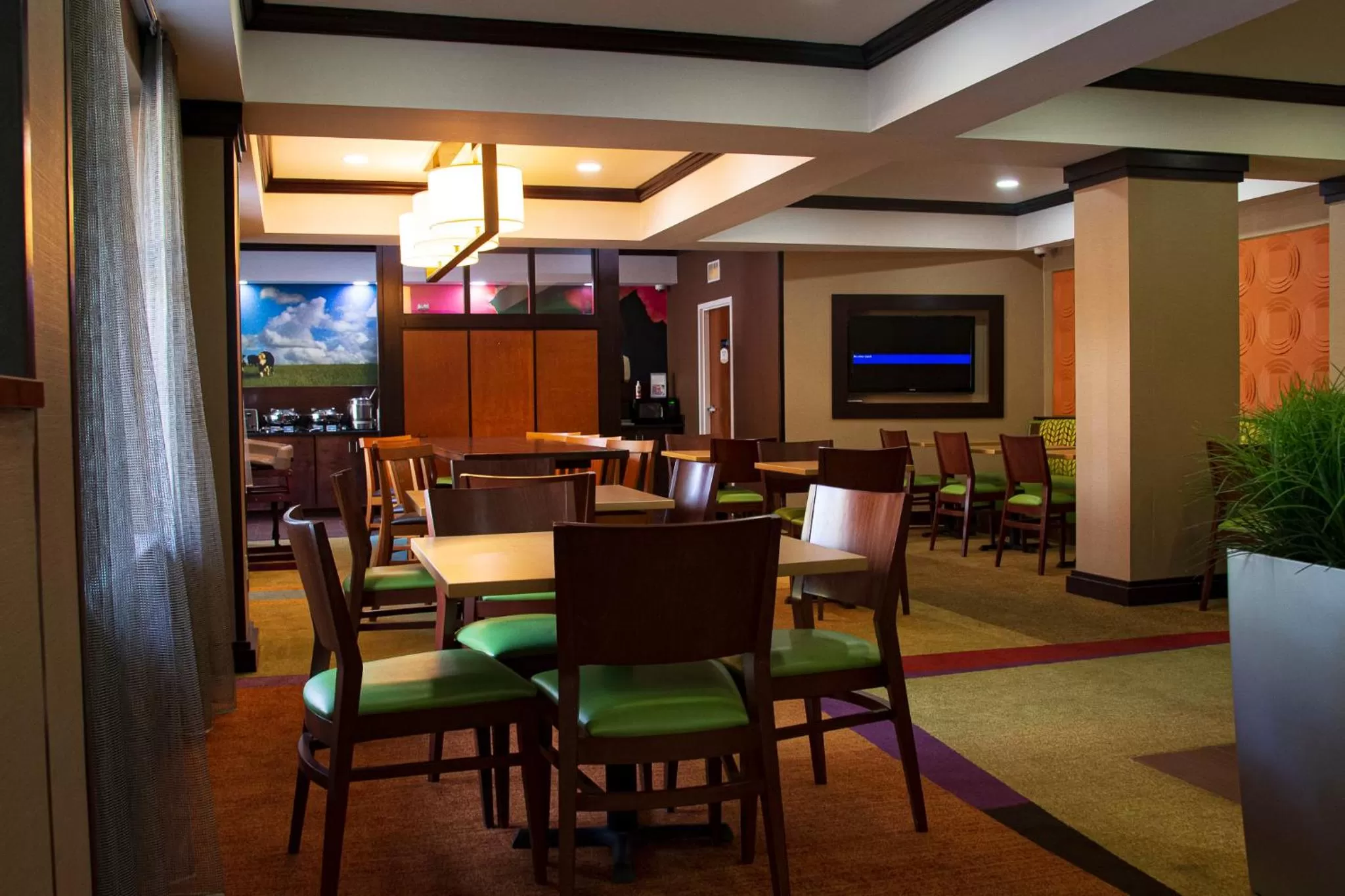 Dining area in Okatie Hilton Head Hotel