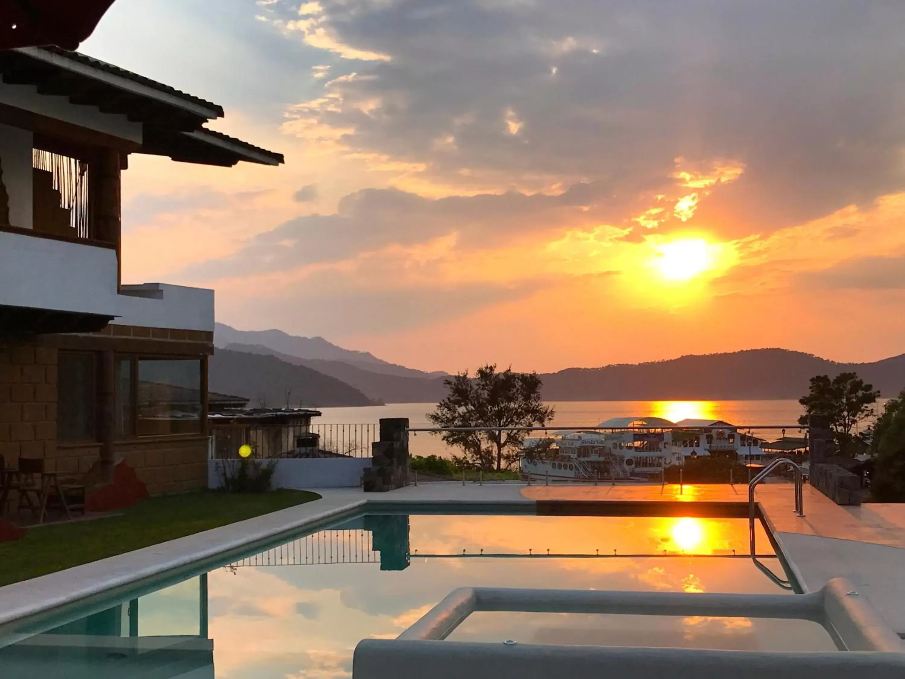 Swimming pool, Sunrise/Sunset in Hotel puesta del sol