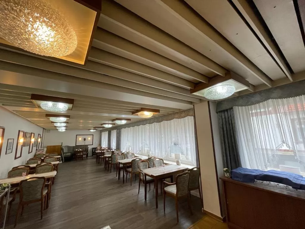 Evening entertainment in Hotel Deutsches Haus