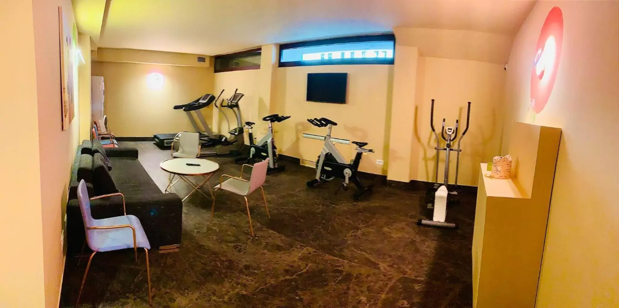 Fitness centre/facilities, Restaurant/Places to Eat in OMAMA Hotel