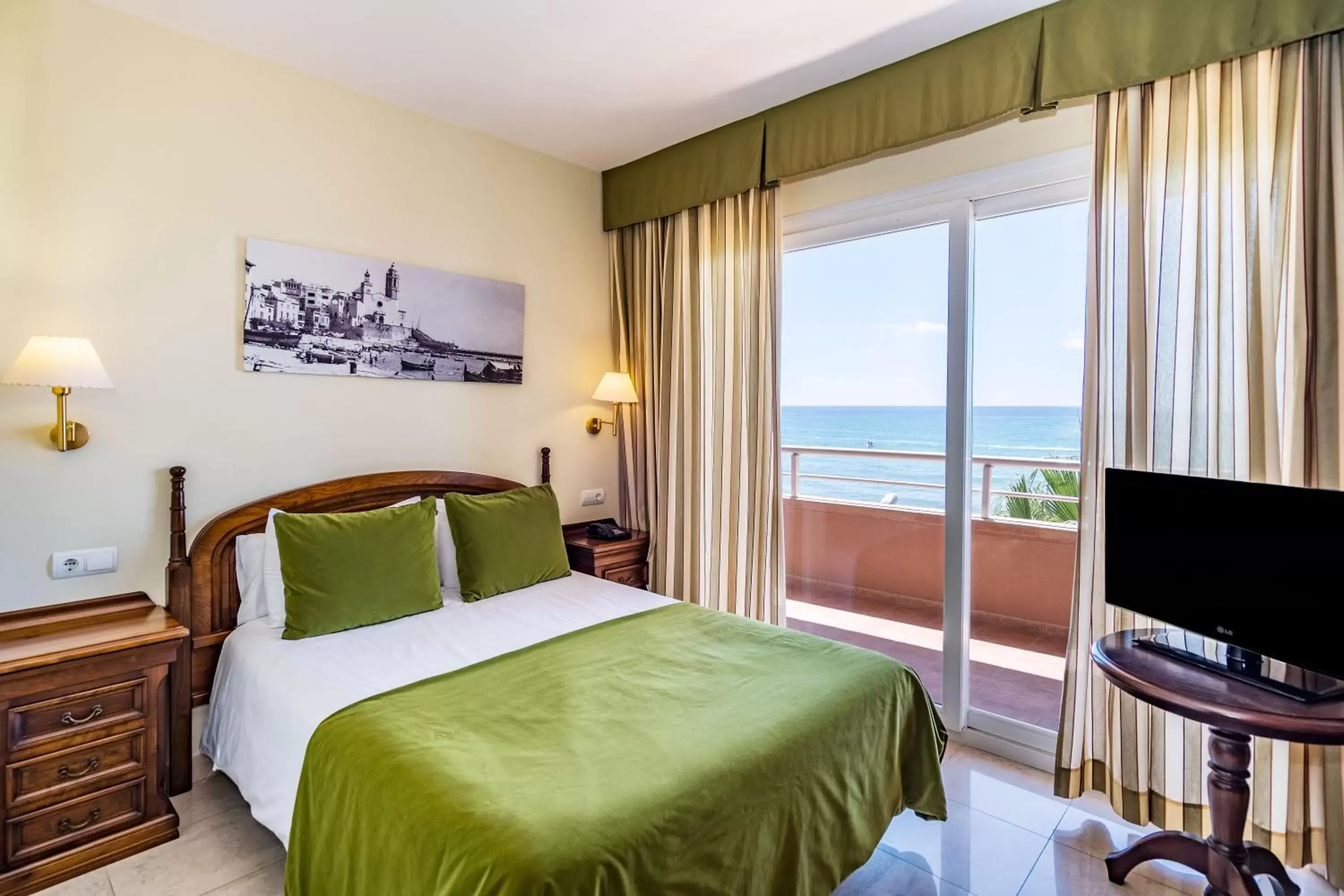 Bed in Sunway Playa Golf & Spa Sitges