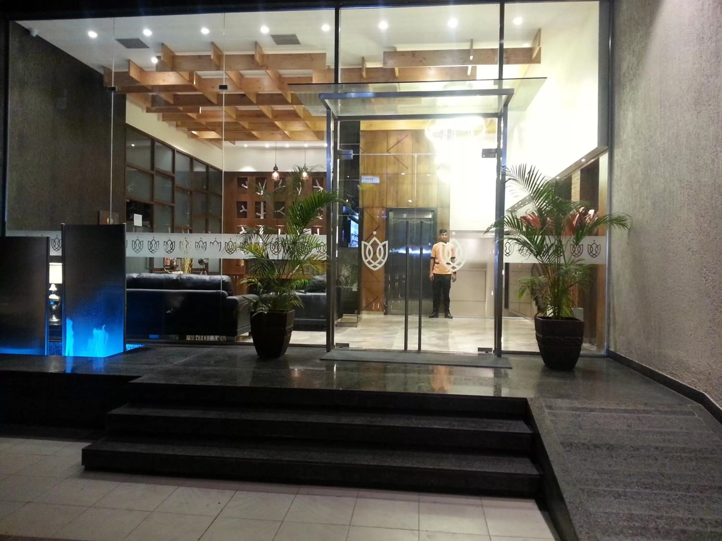 Facade/entrance in Hotel Aurus