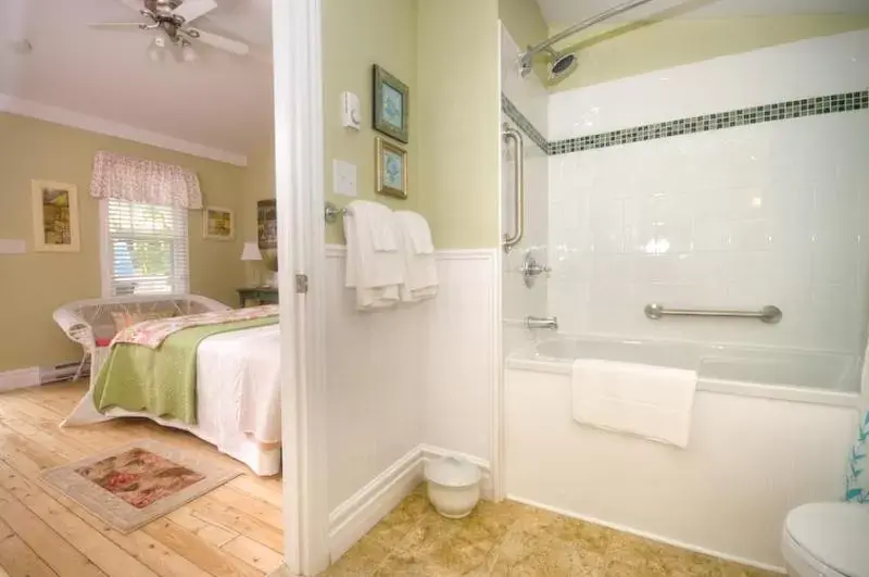 Bathroom in Telegraph House Motel