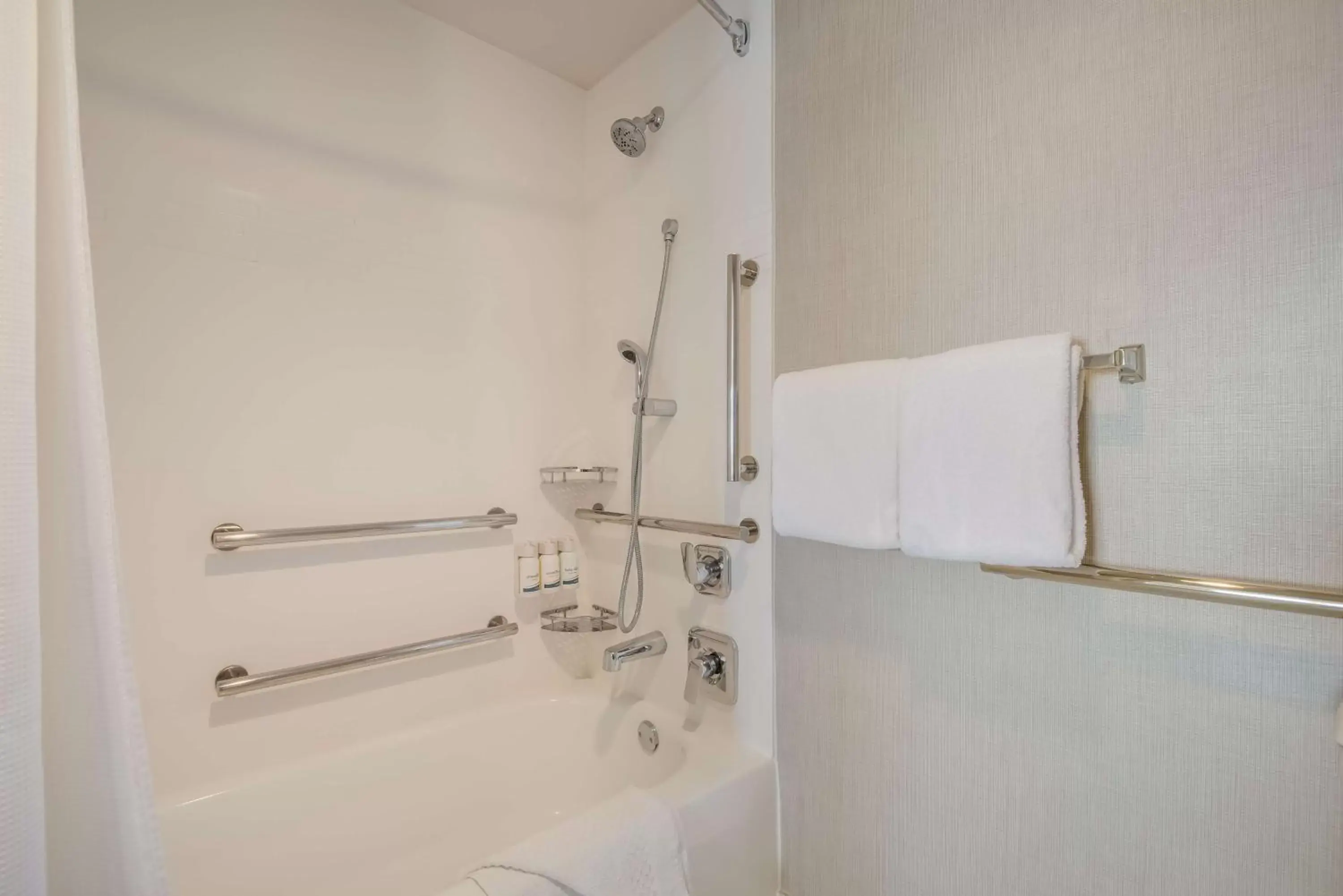Studio Queen Roll-In Shower - Mobility / Hearing Accessible in Sonesta ES Suites Reno Studio Queen Roll-In Shower - Mobility / Hearing Accessible in Sonesta ES Suites Reno