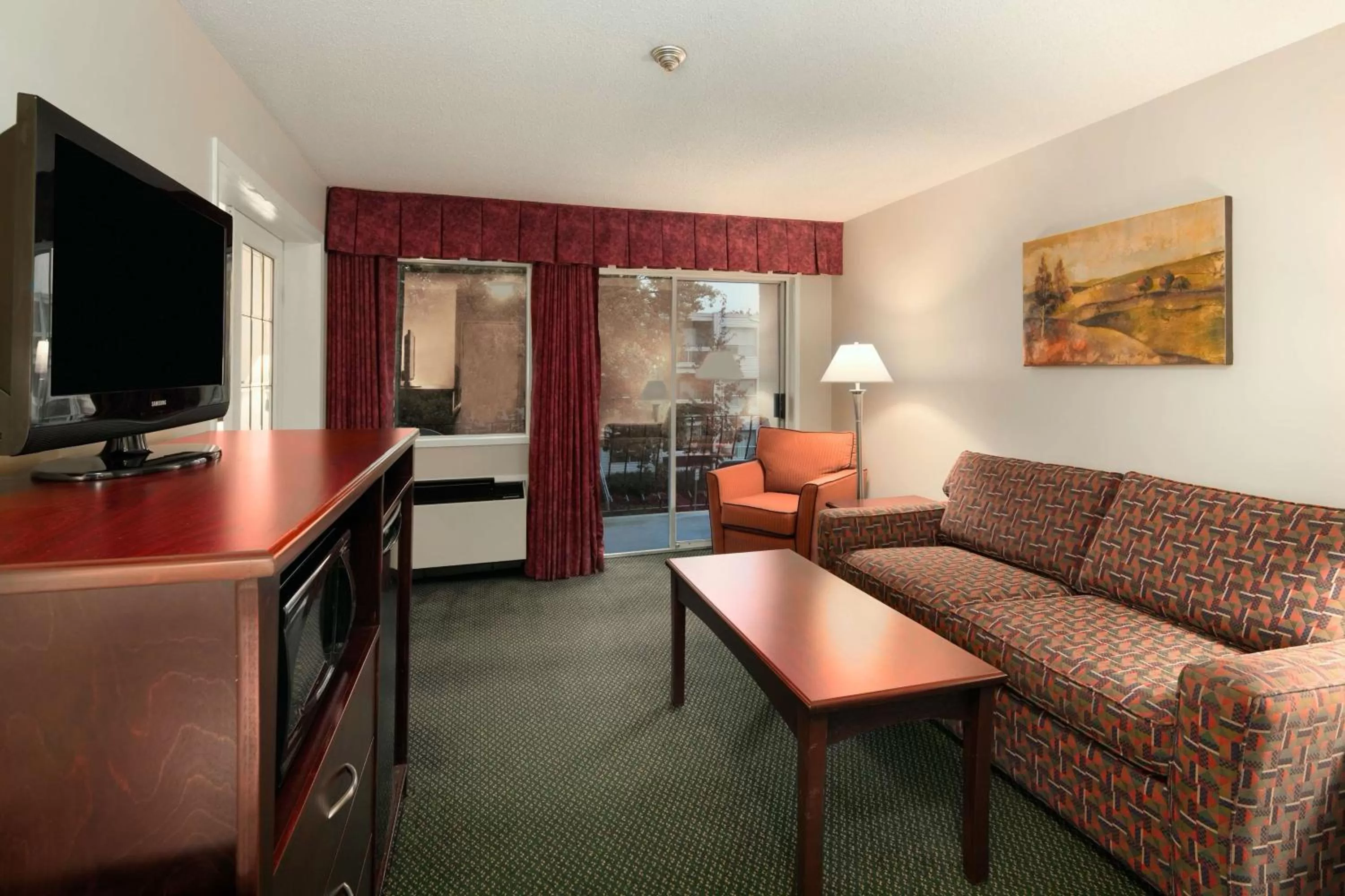 Queen Room with Sofa Bed - Non-Smoking in Travelodge by Wyndham Nanaimo