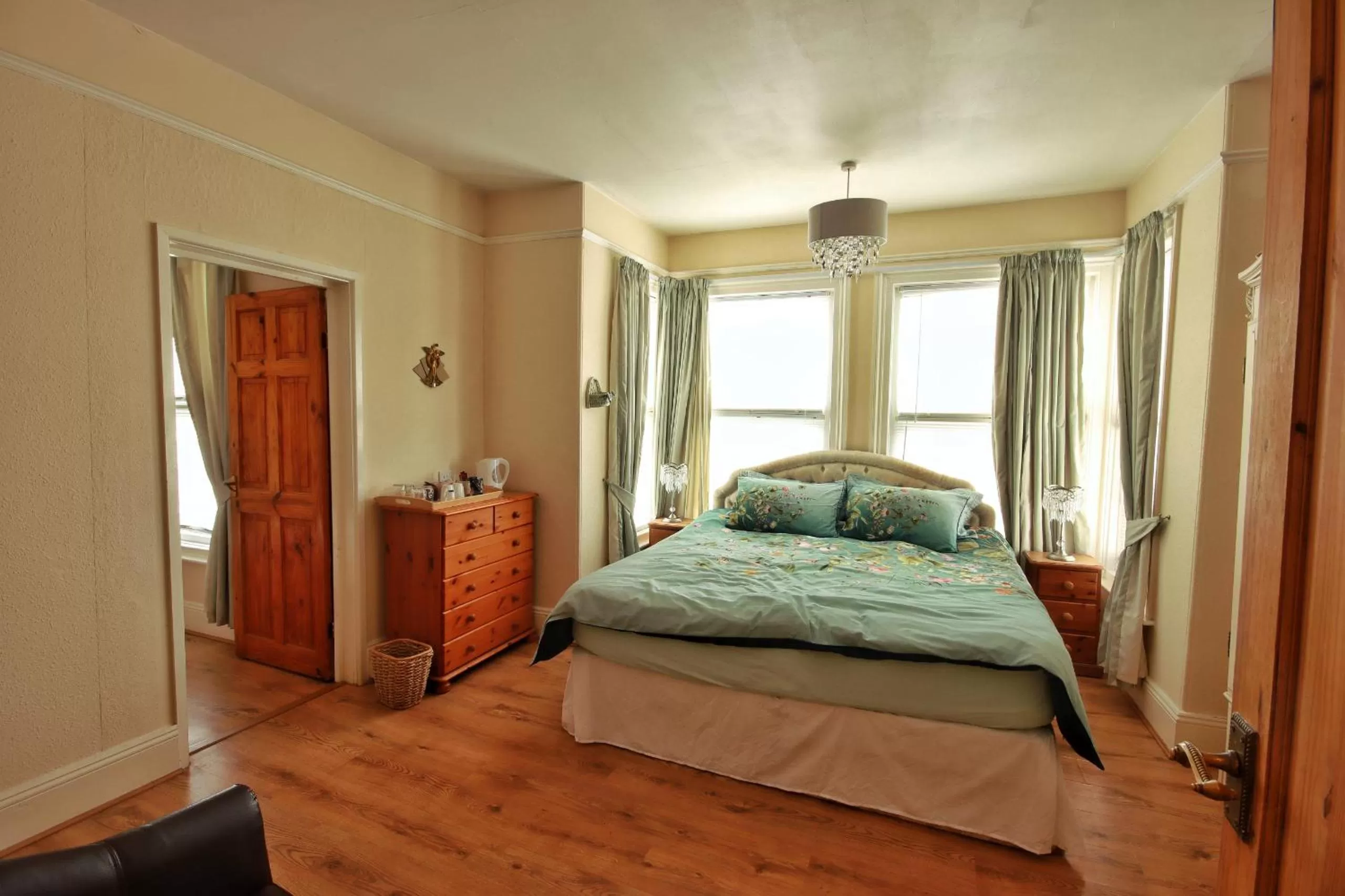 Bedroom, Bed in Beaches Guesthouse