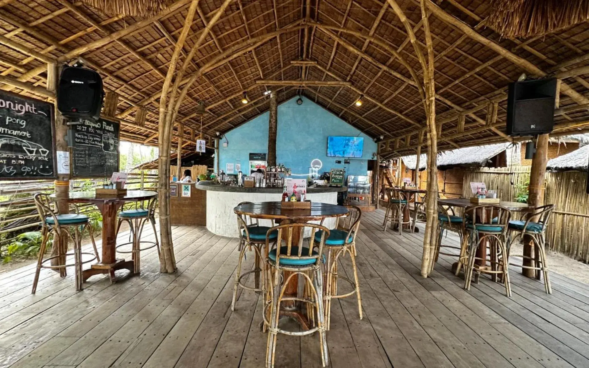 Restaurant/Places to Eat in Mad Monkey Hostel Nacpan Beach