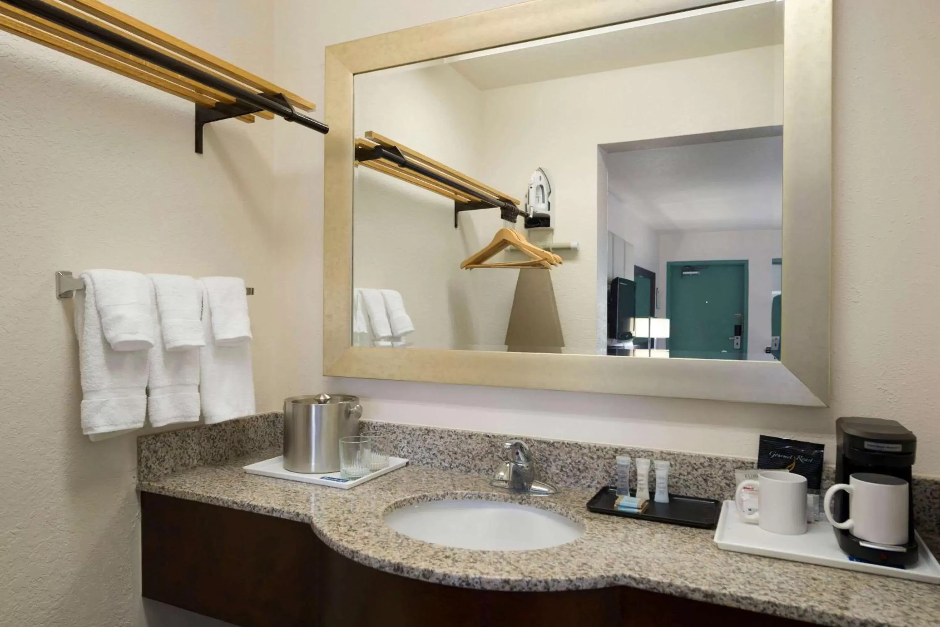 Bathroom in Travelodge by Wyndham Florida City/Homestead/Everglades