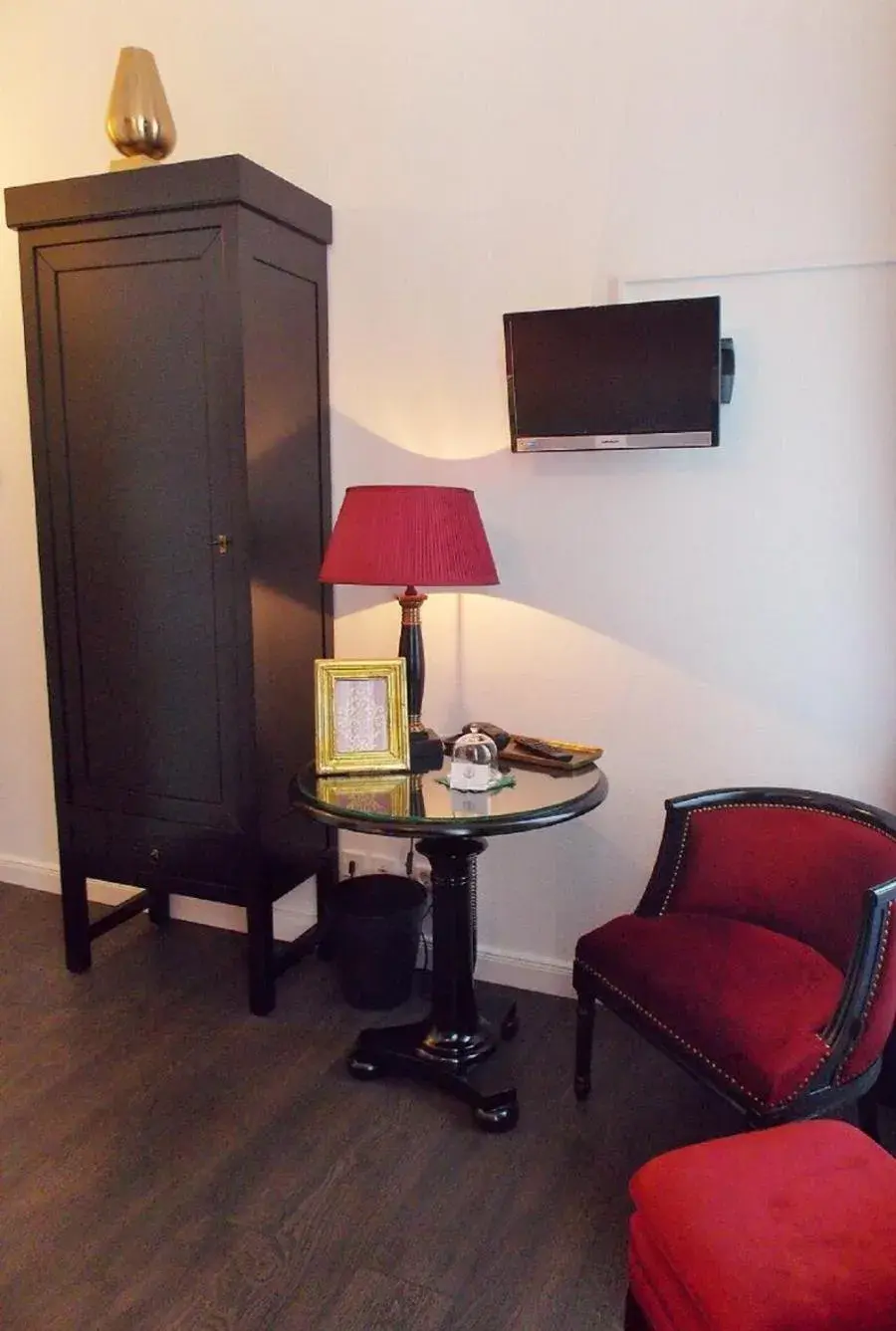 TV and multimedia, TV/Entertainment Center in Hotel Domstern