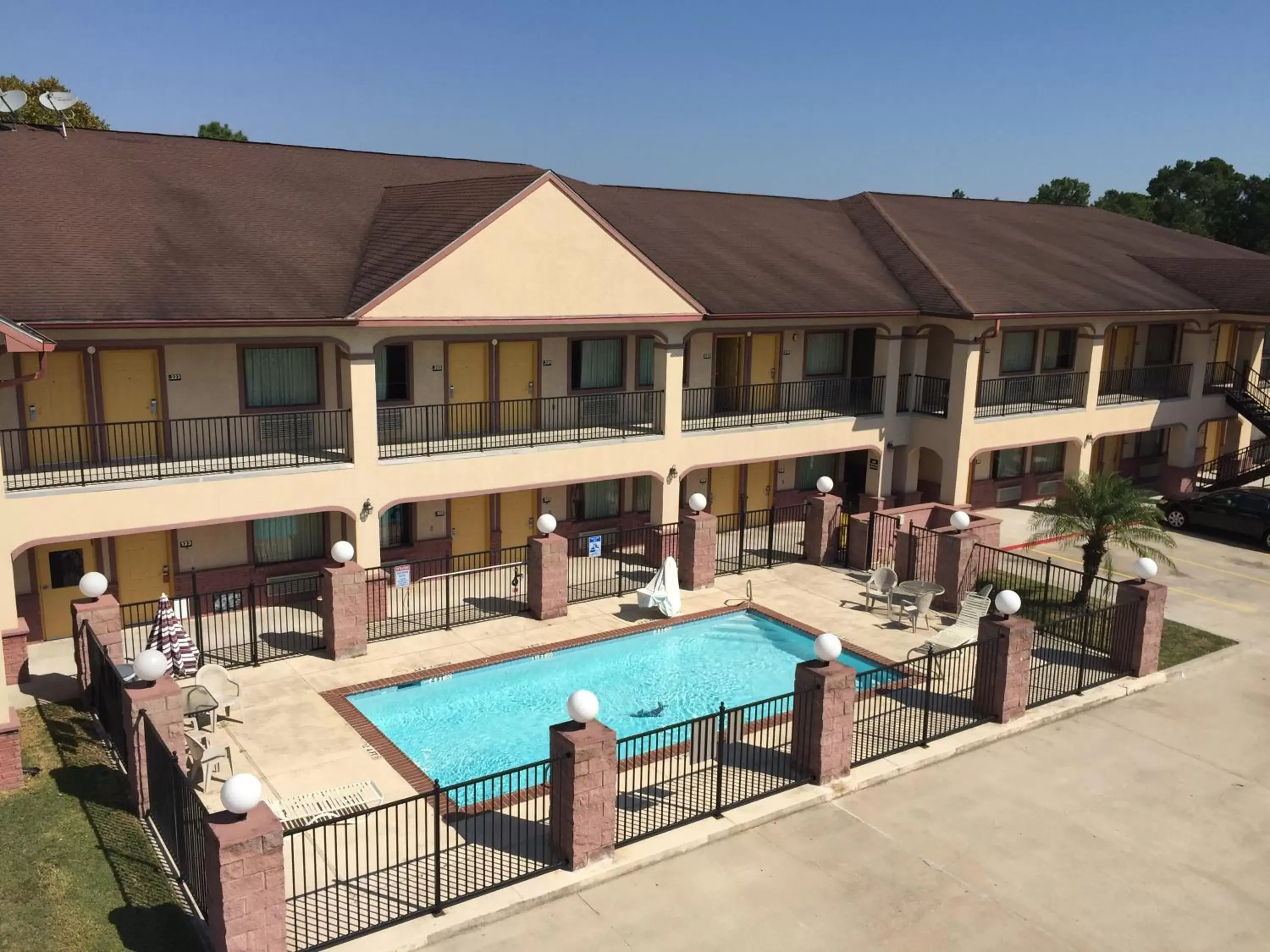 Pool View in Super 8 by Wyndham Humble - Atascocita - FM 1960 I-69