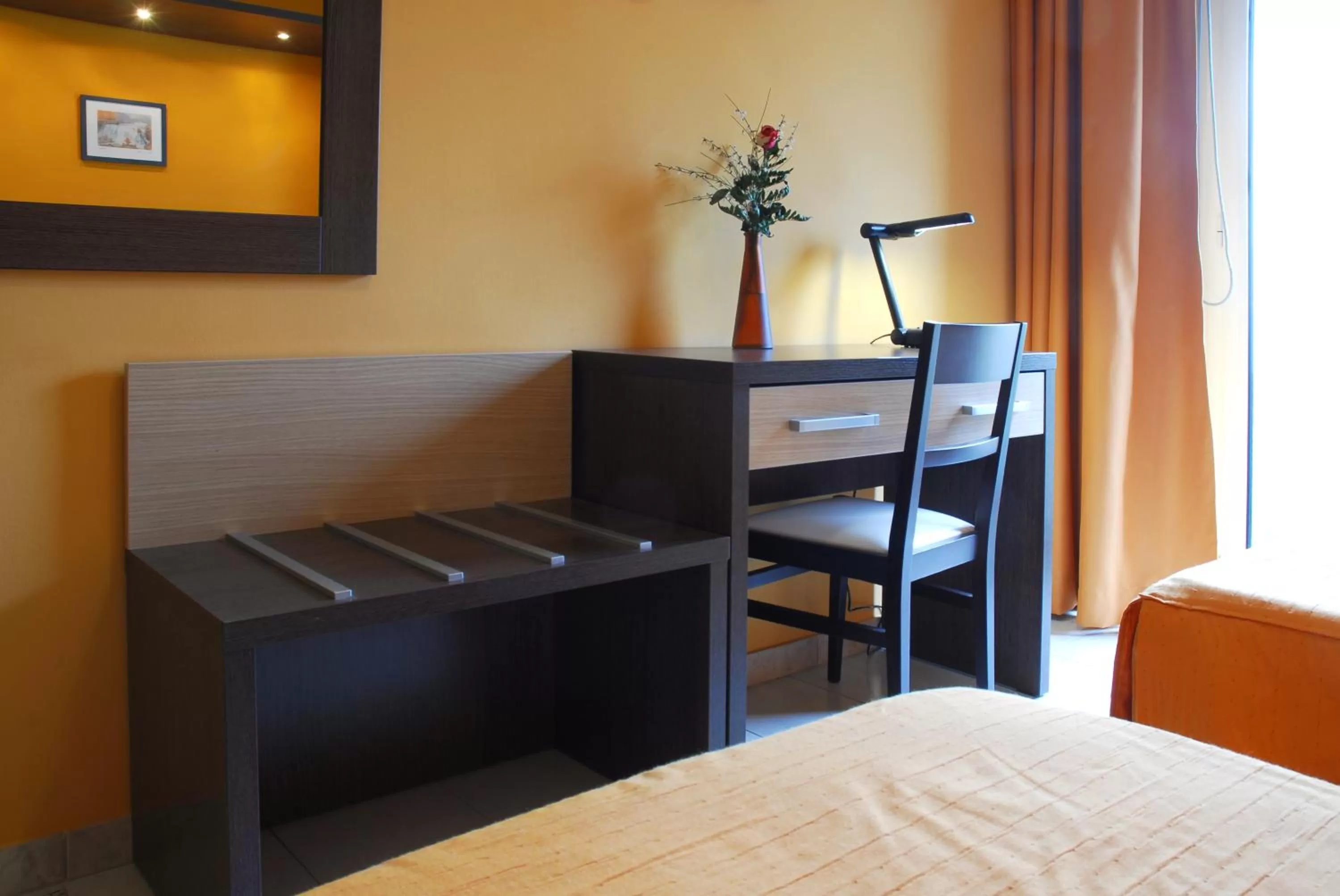 Photo of the whole room, Bed in Hotel Michelangelo