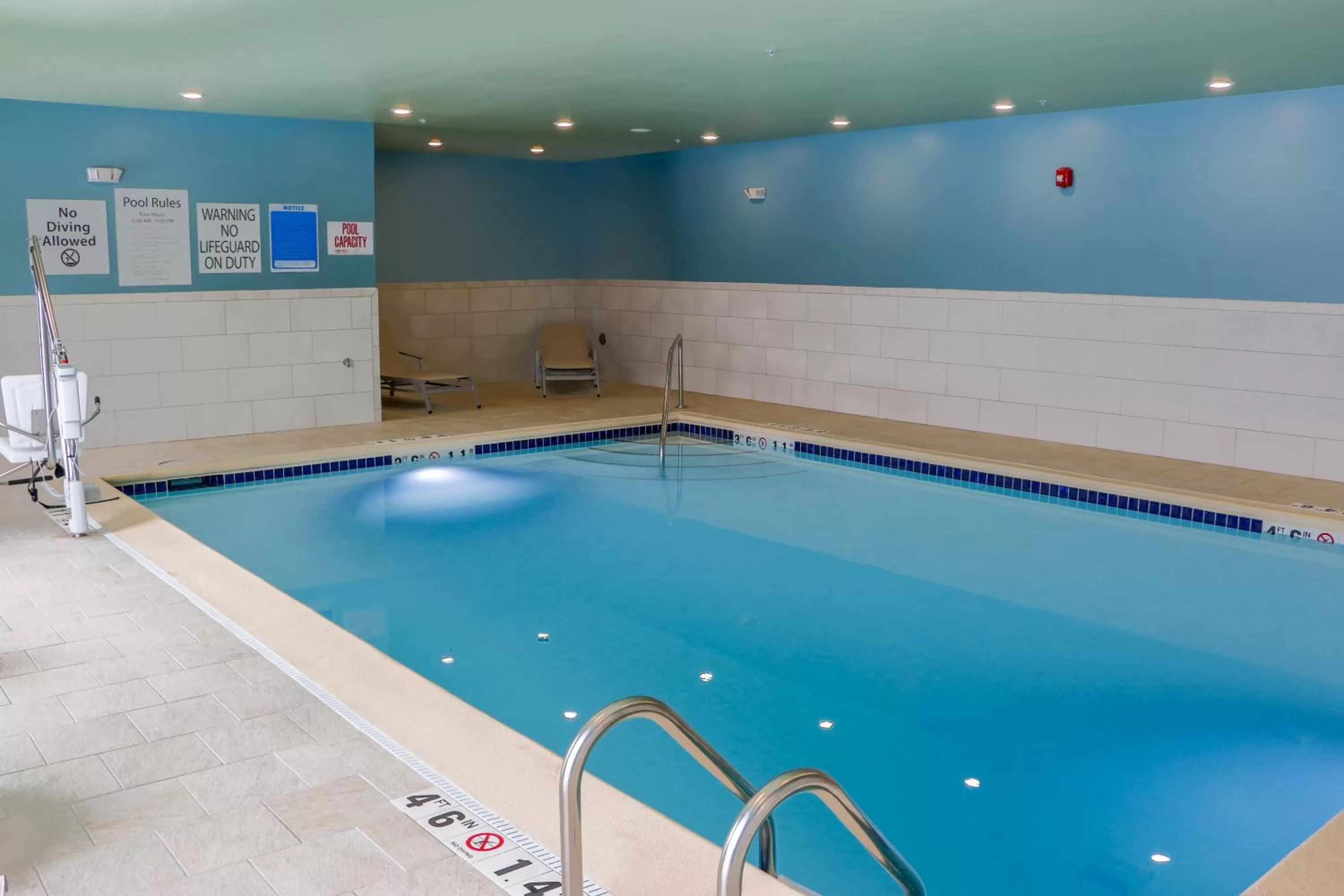 Swimming pool in Holiday Inn Express & Suites - Detroit Northwest - Livonia by IHG
