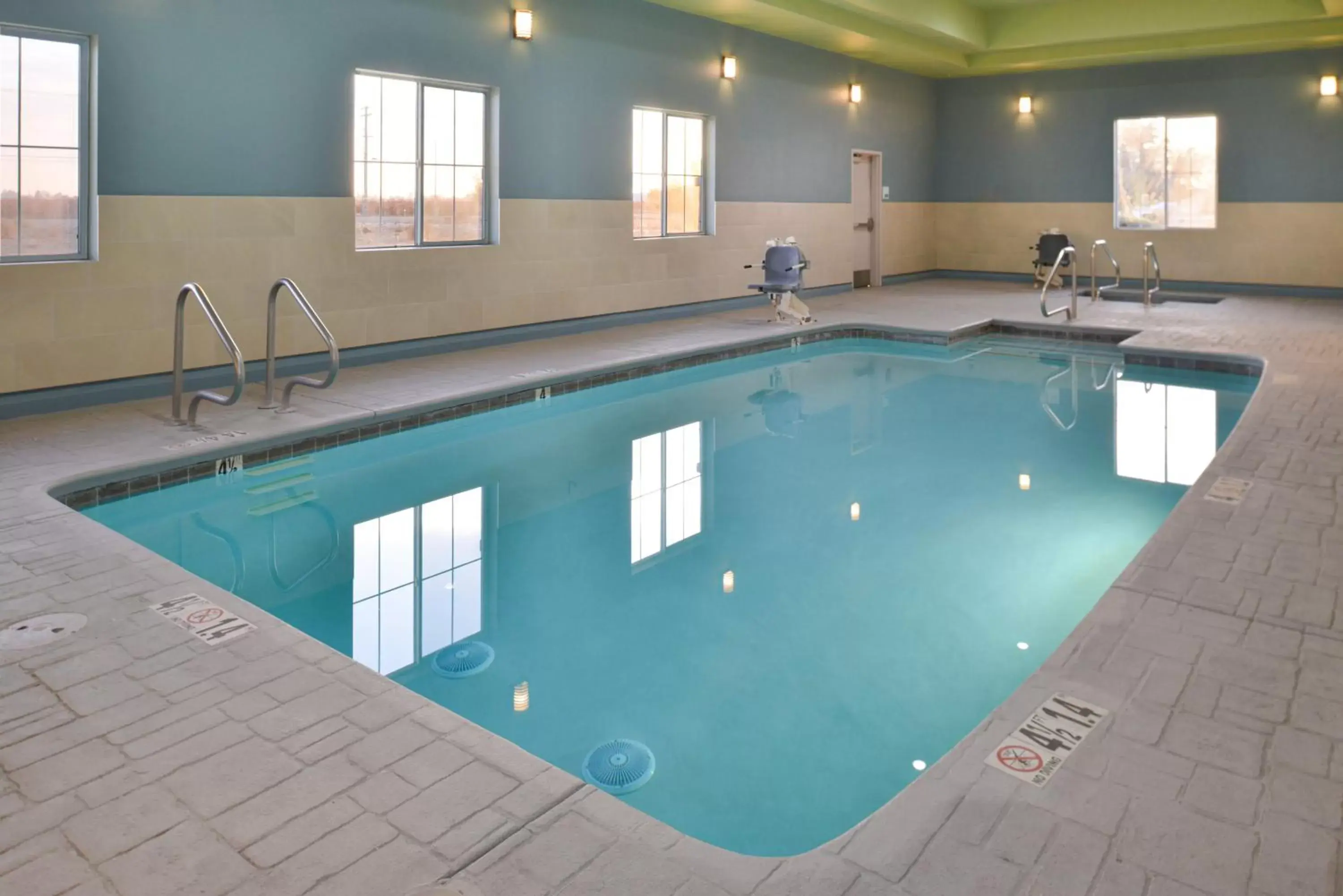 Swimming Pool in Holiday Inn Express Lodi, an IHG Hotel