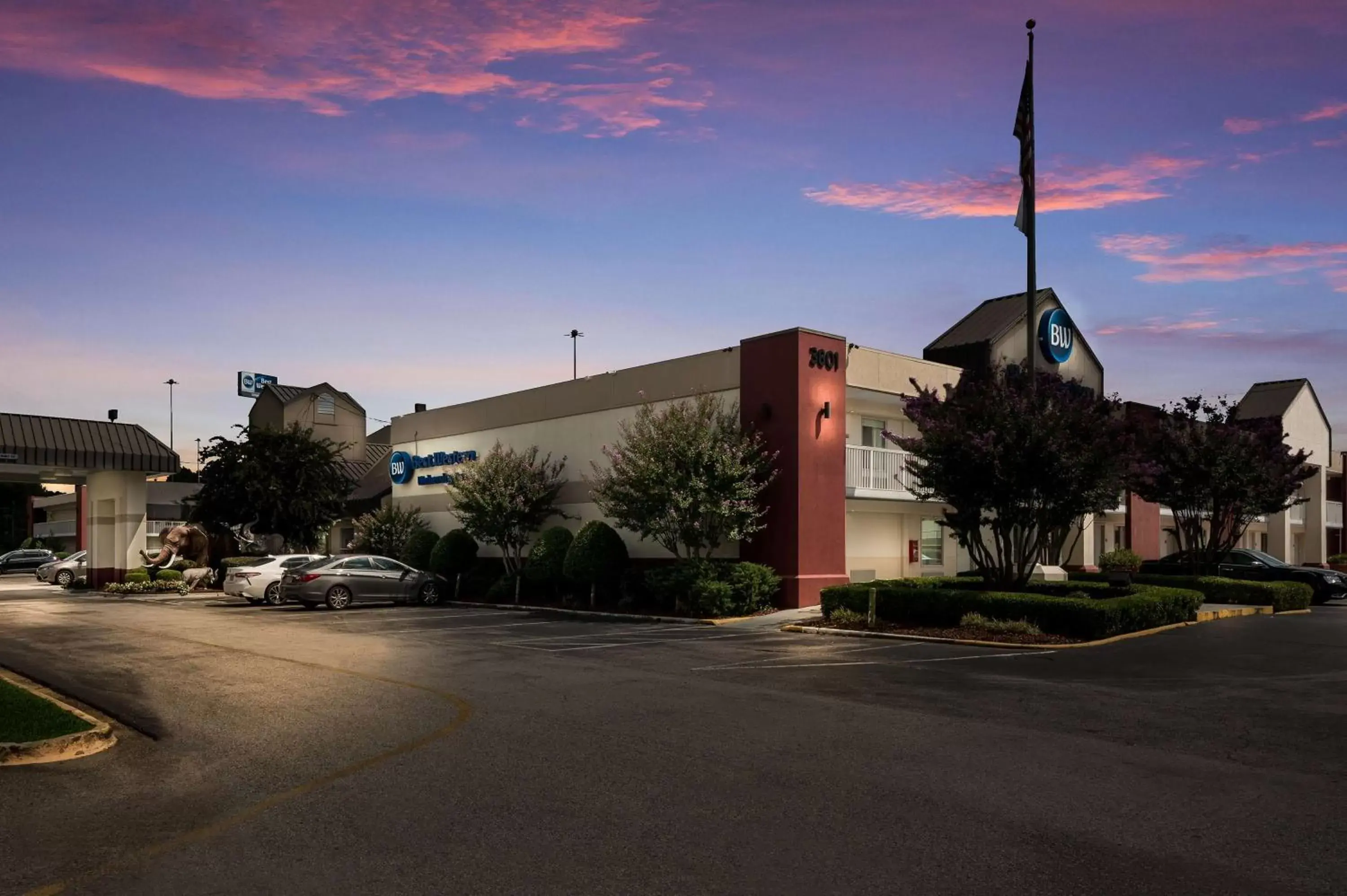 Property building in Best Western University Inn Property building in Best Western University Inn