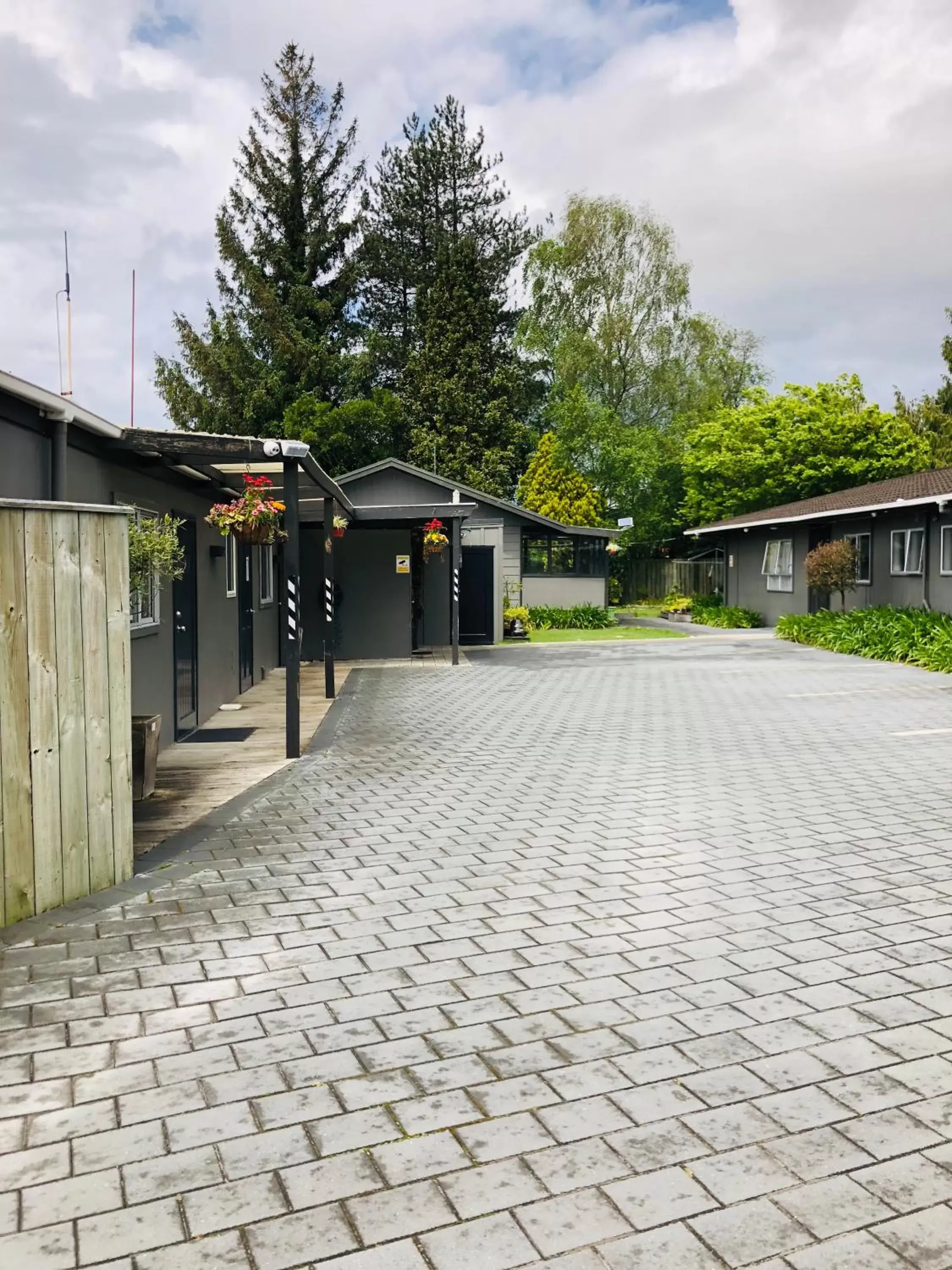 Garden view in Red Rock Thermal Motel - Mineral Pool Garden view in Red Rock Thermal Motel - Mineral Pool