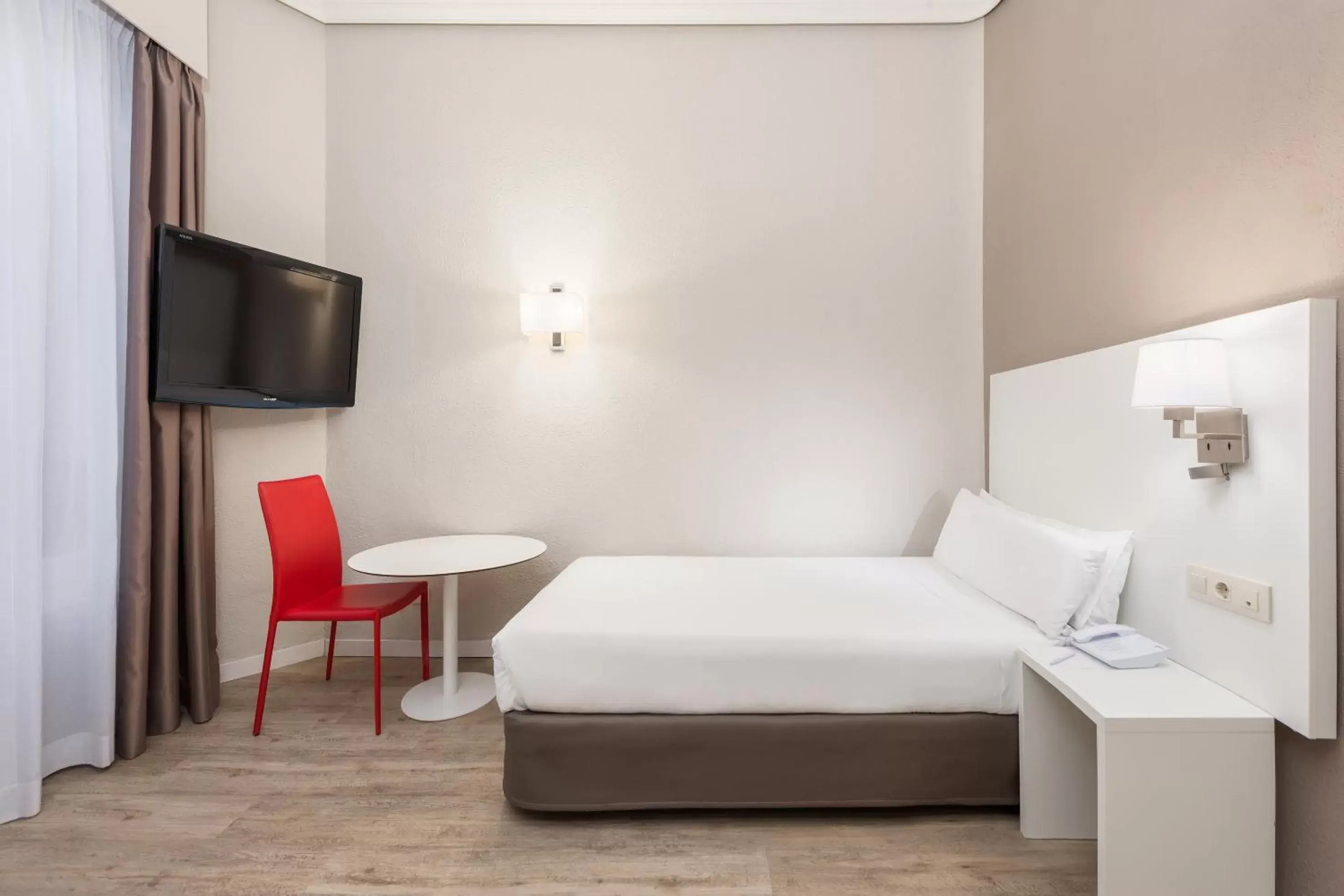 Bedroom in Hotel Madrid Gran Via 25, Affiliated by Meliá