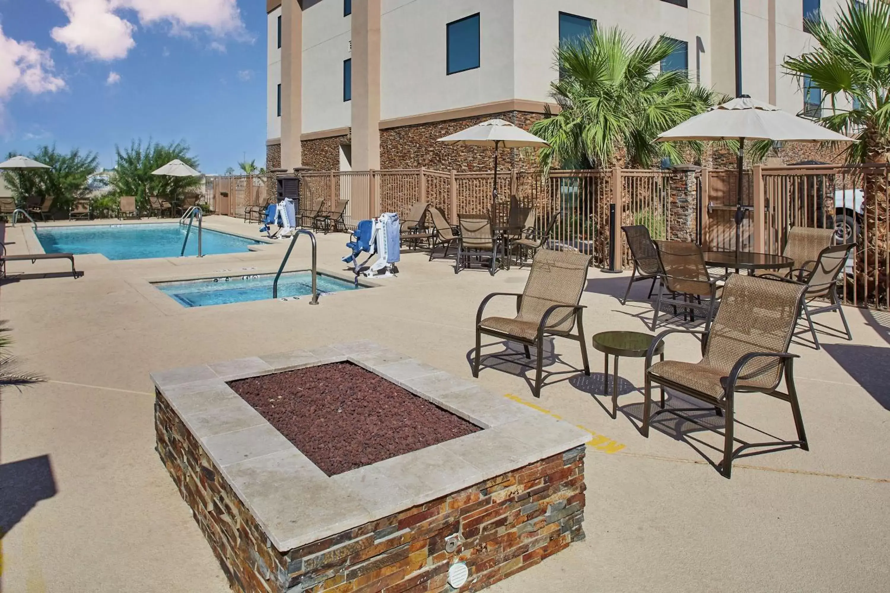 Swimming Pool in Hampton Inn Parker, AZ