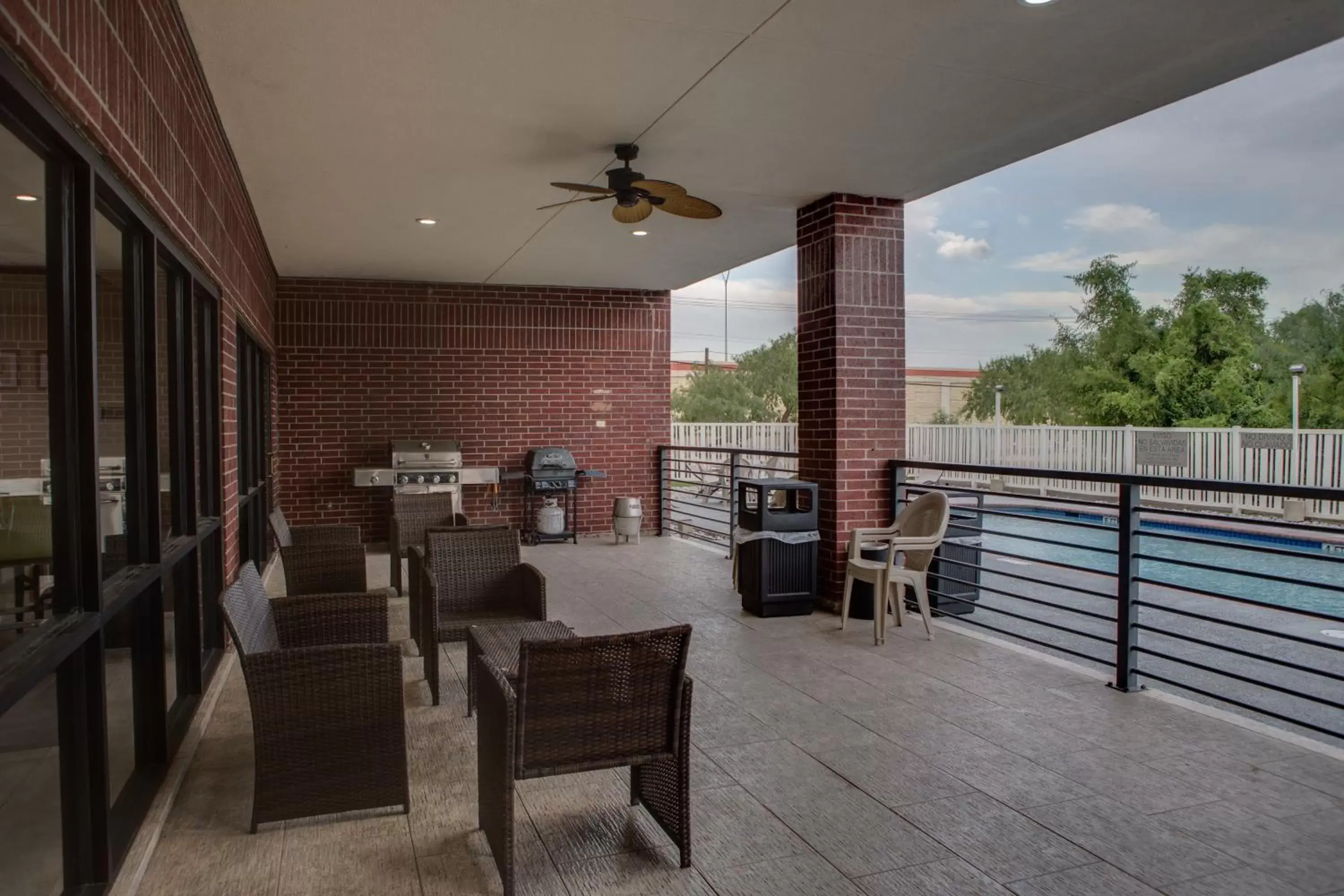 Patio, Restaurant/Places to Eat in Country Inn & Suites by Radisson, Harlingen, TX