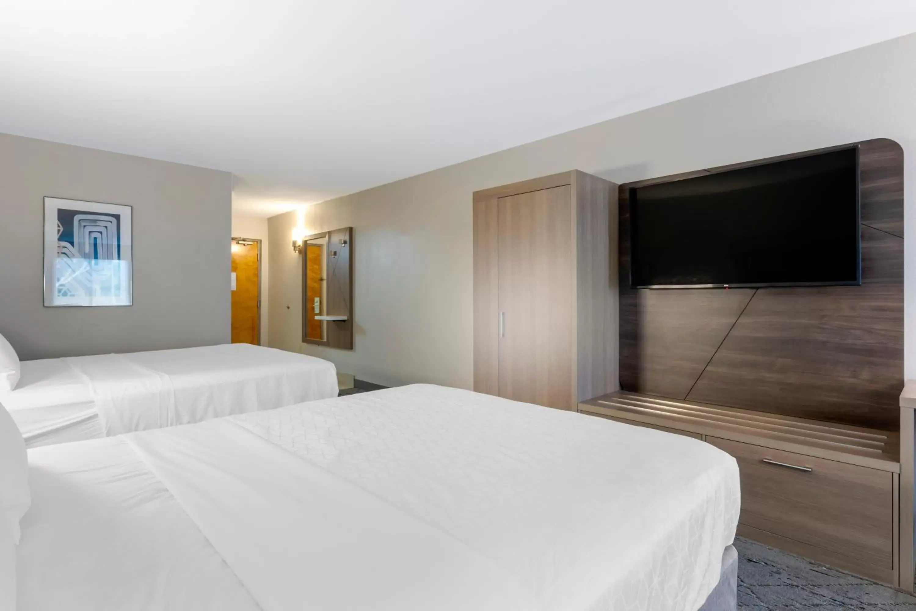 Bed, TV/Entertainment Center in Holiday Inn Express Hotel & Suites - The Villages, an IHG Hotel
