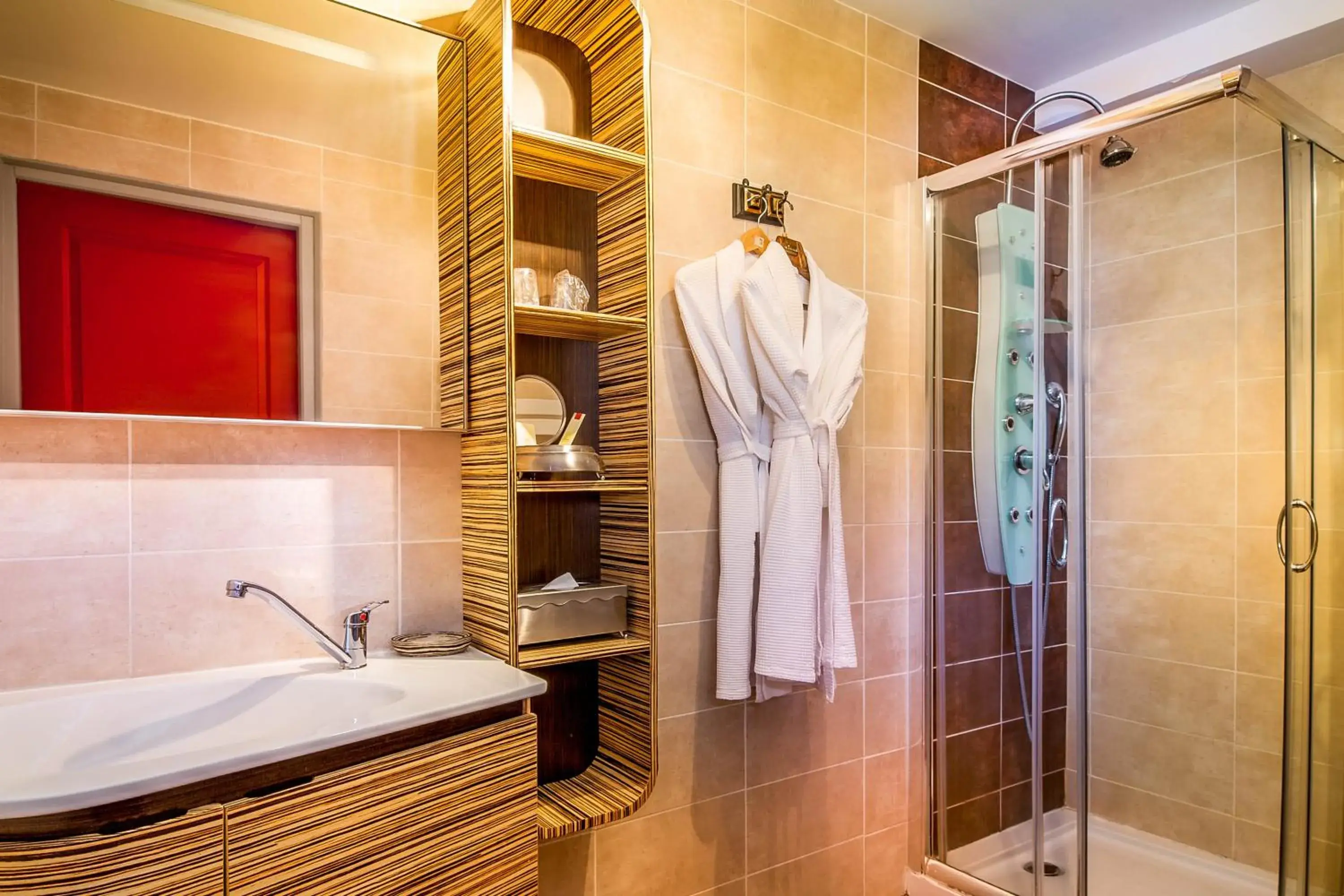 Bathroom in Logis Hôtel Restaurant Résidence