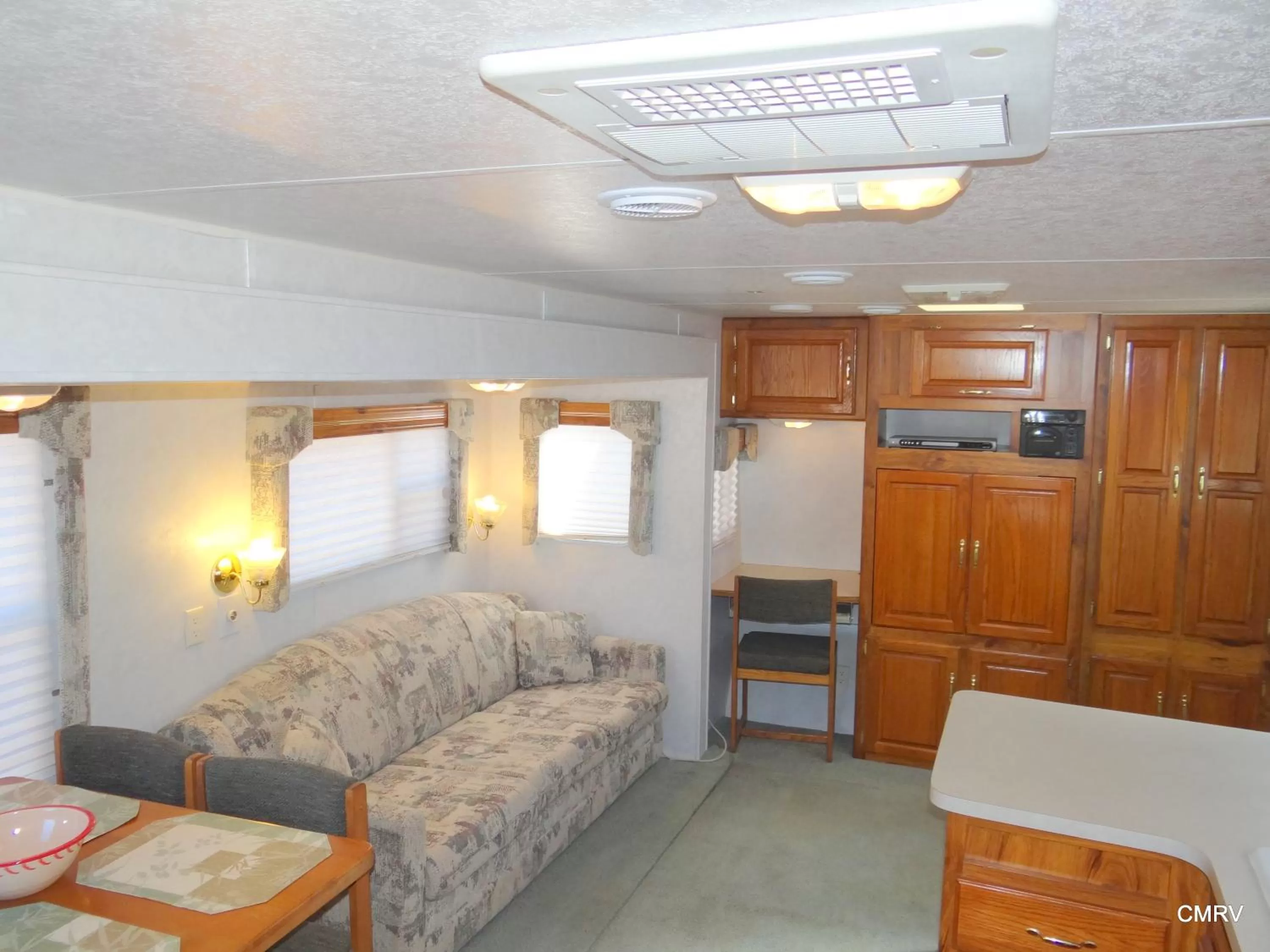 Kitchen or kitchenette, Bed in The Canyon Motel & RV Park
