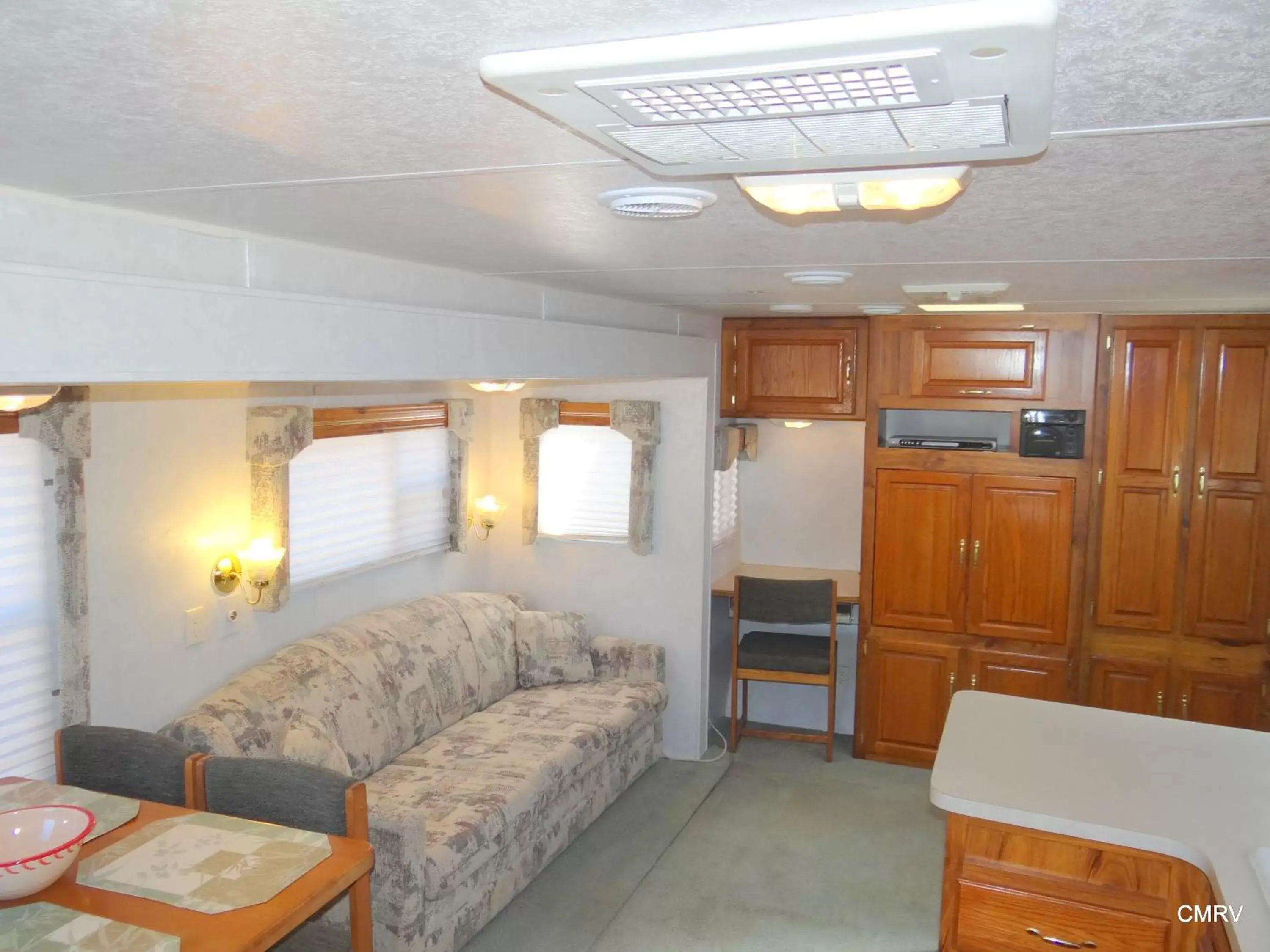 Kitchen or kitchenette, Seating Area in The Canyon Motel & RV Park