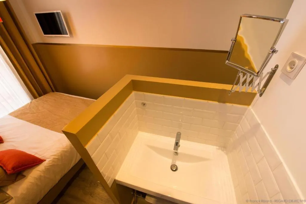 Bed in Hôtel de la Croix-Rousse