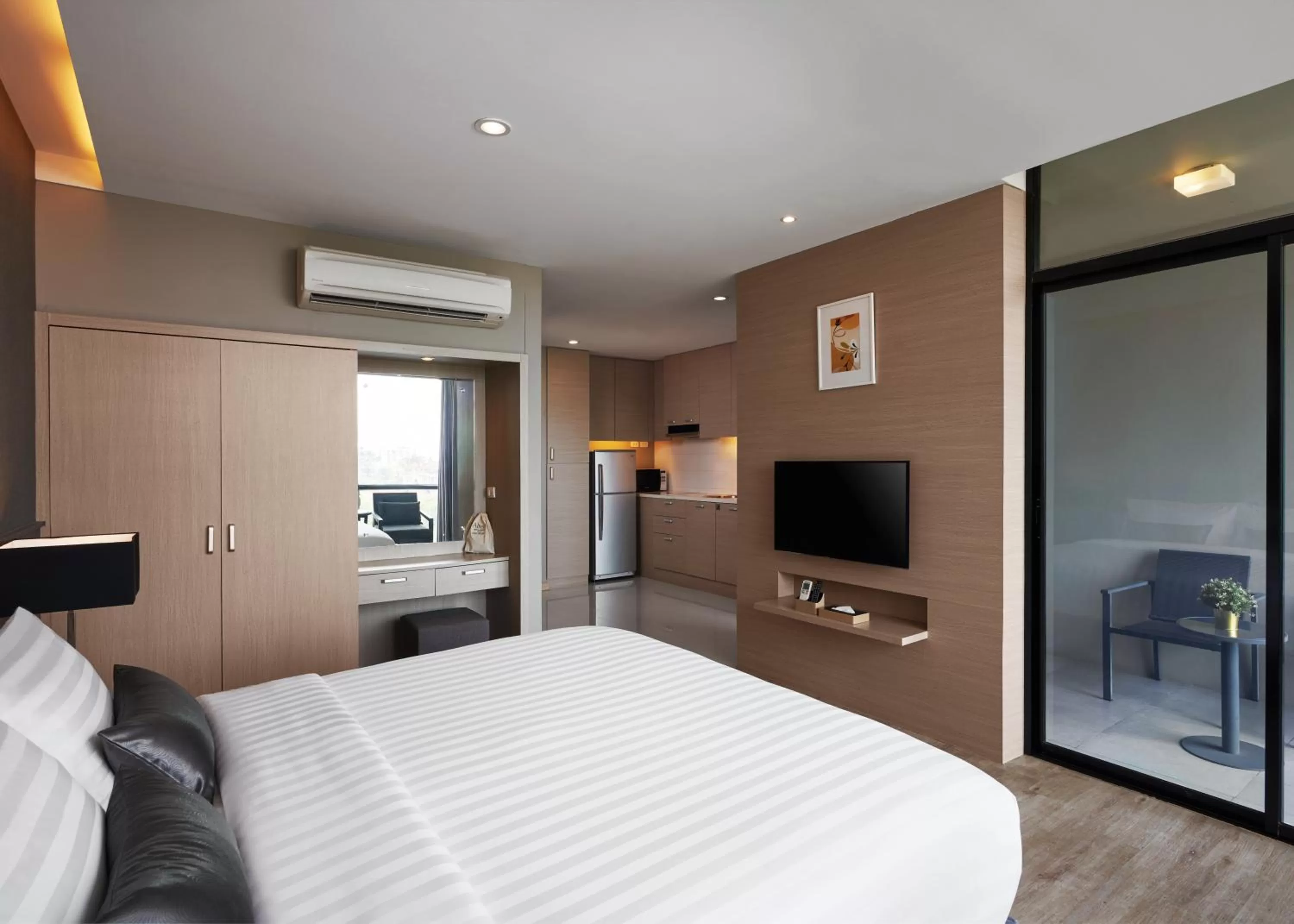 Photo of the whole room, Bed in Altera Hotel and Residence by At Mind