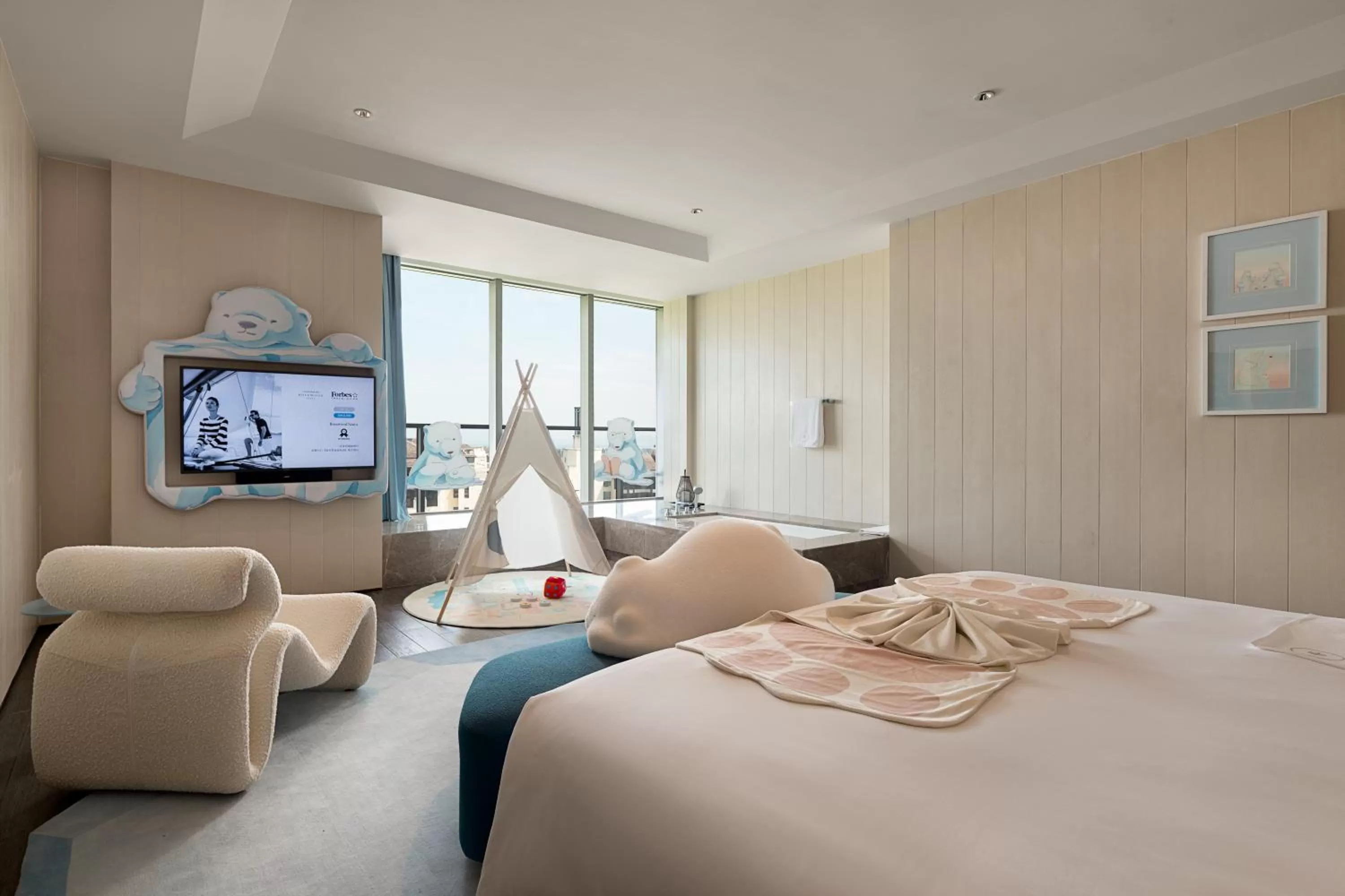 Property building, Bed in Rosewood Sanya