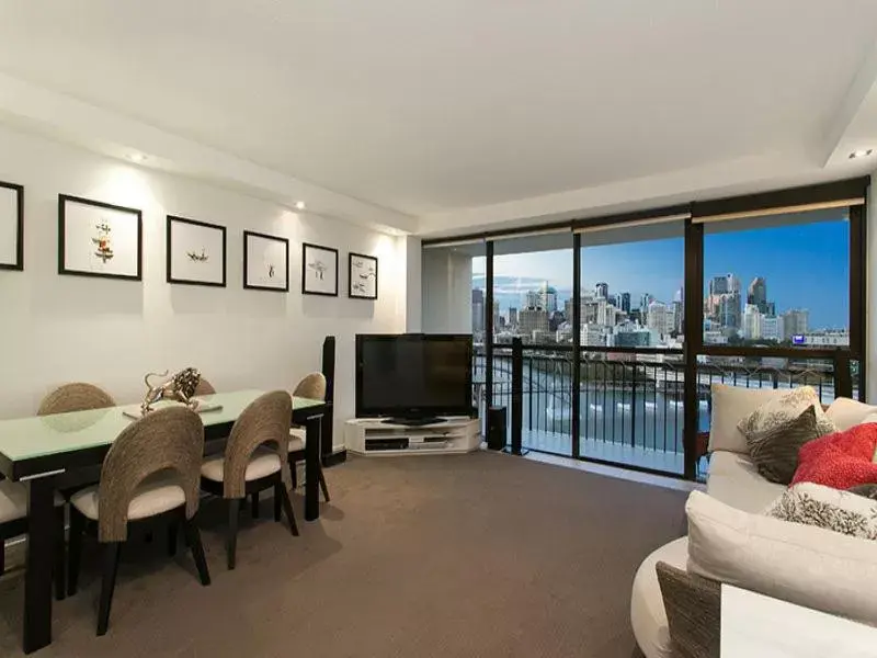 Living room in River Plaza Apartments