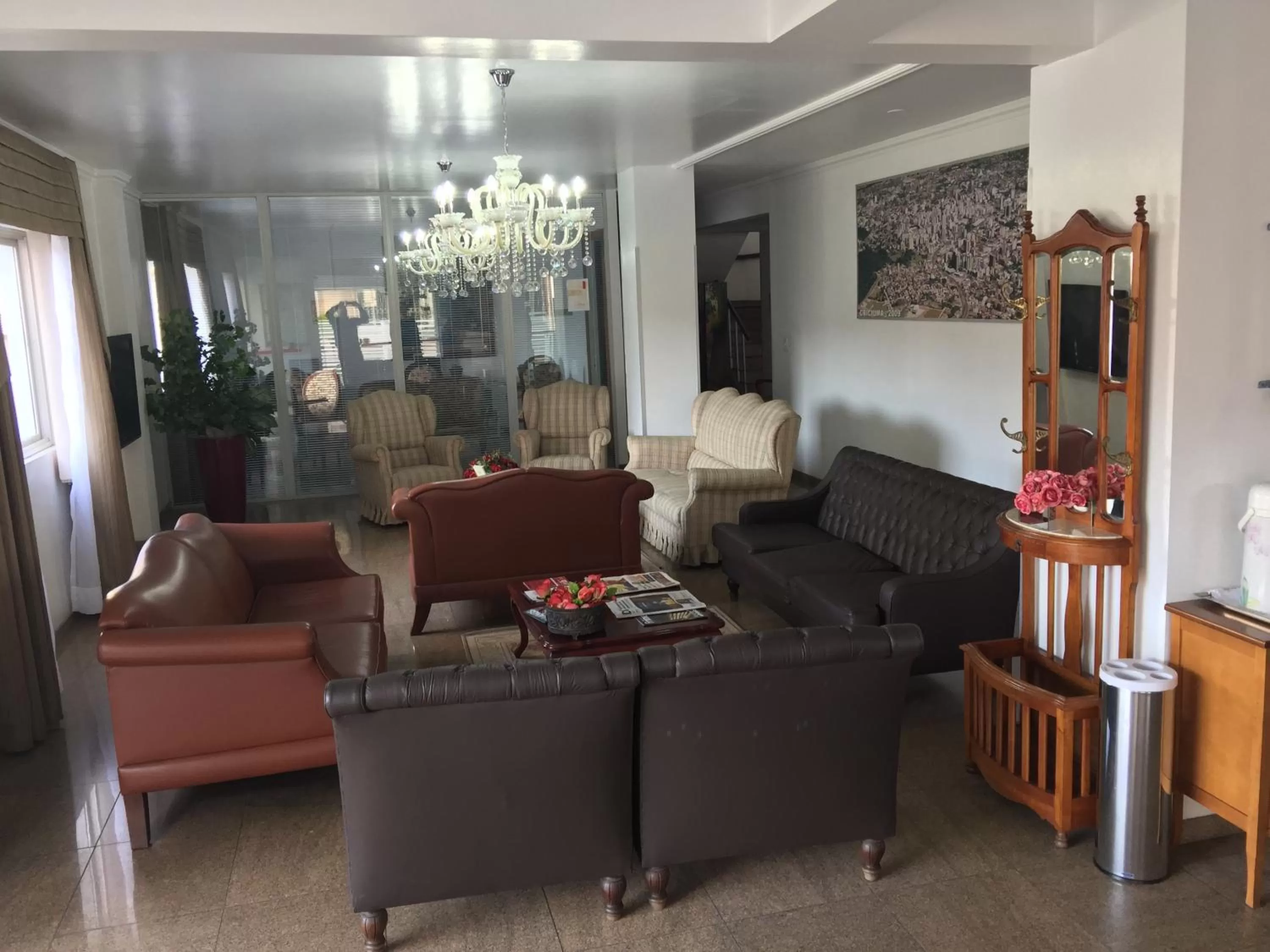 Communal lounge/ TV room in Colle Tourist Hotel LUXO