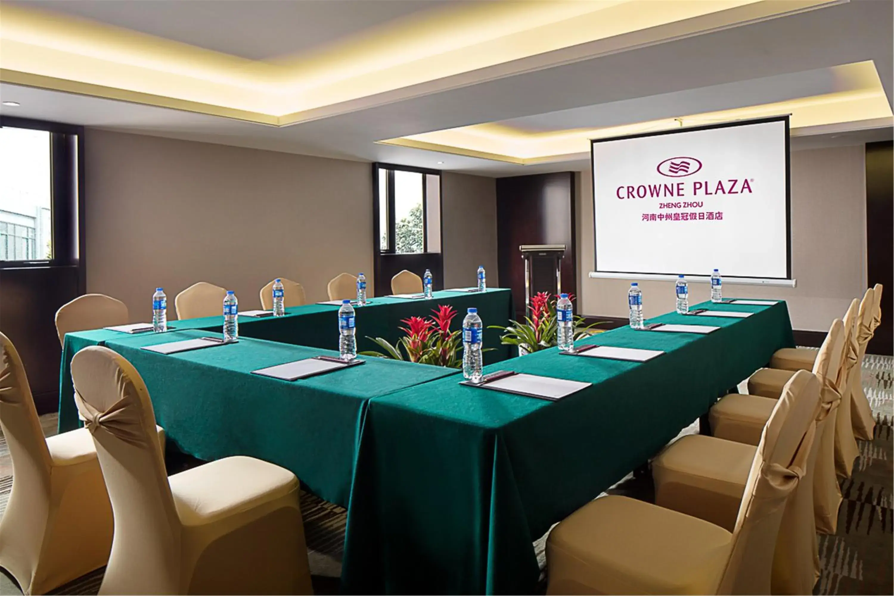 Meeting/conference room in Crowne Plaza Zhengzhou, an IHG Hotel