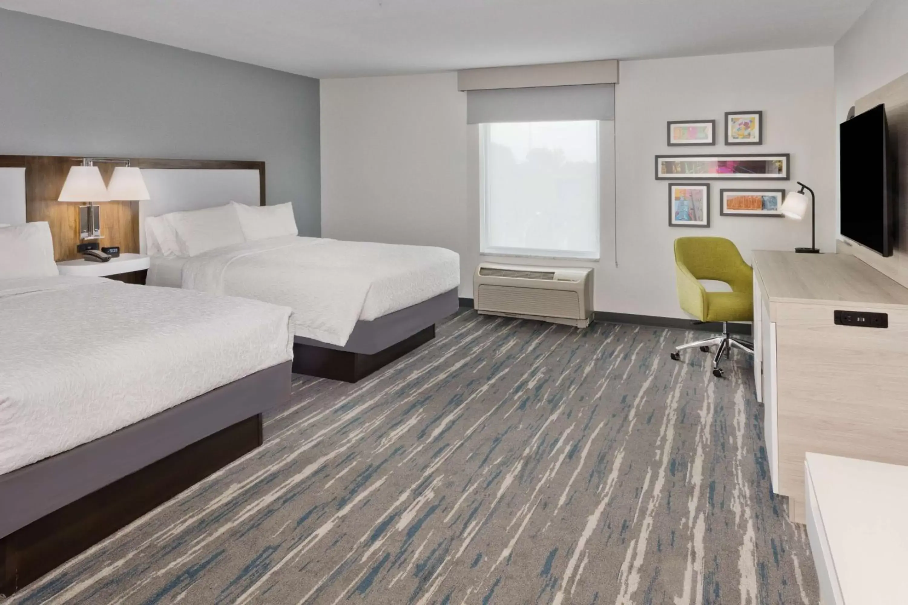 Bedroom in Hampton Inn & Suites Phenix City- Columbus Area