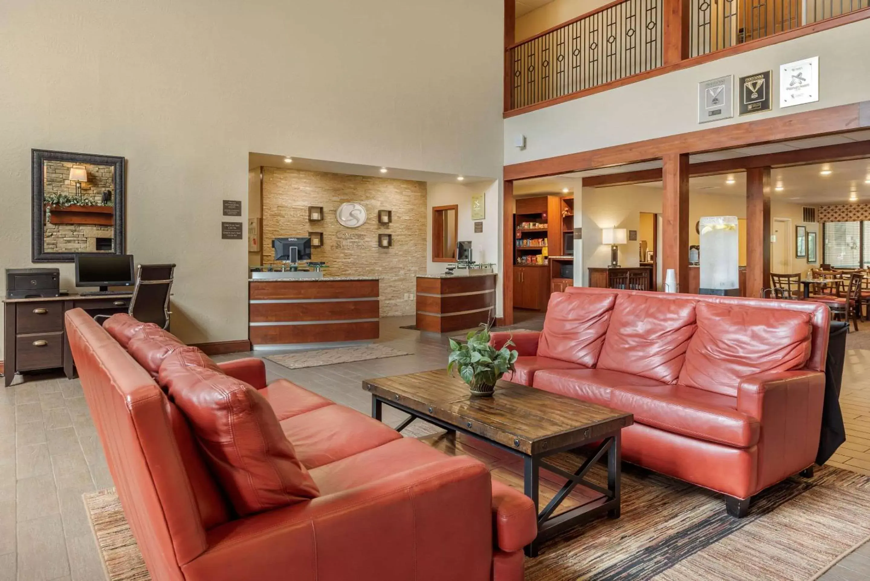 Lobby or reception, Seating Area in Comfort Suites near Route 66